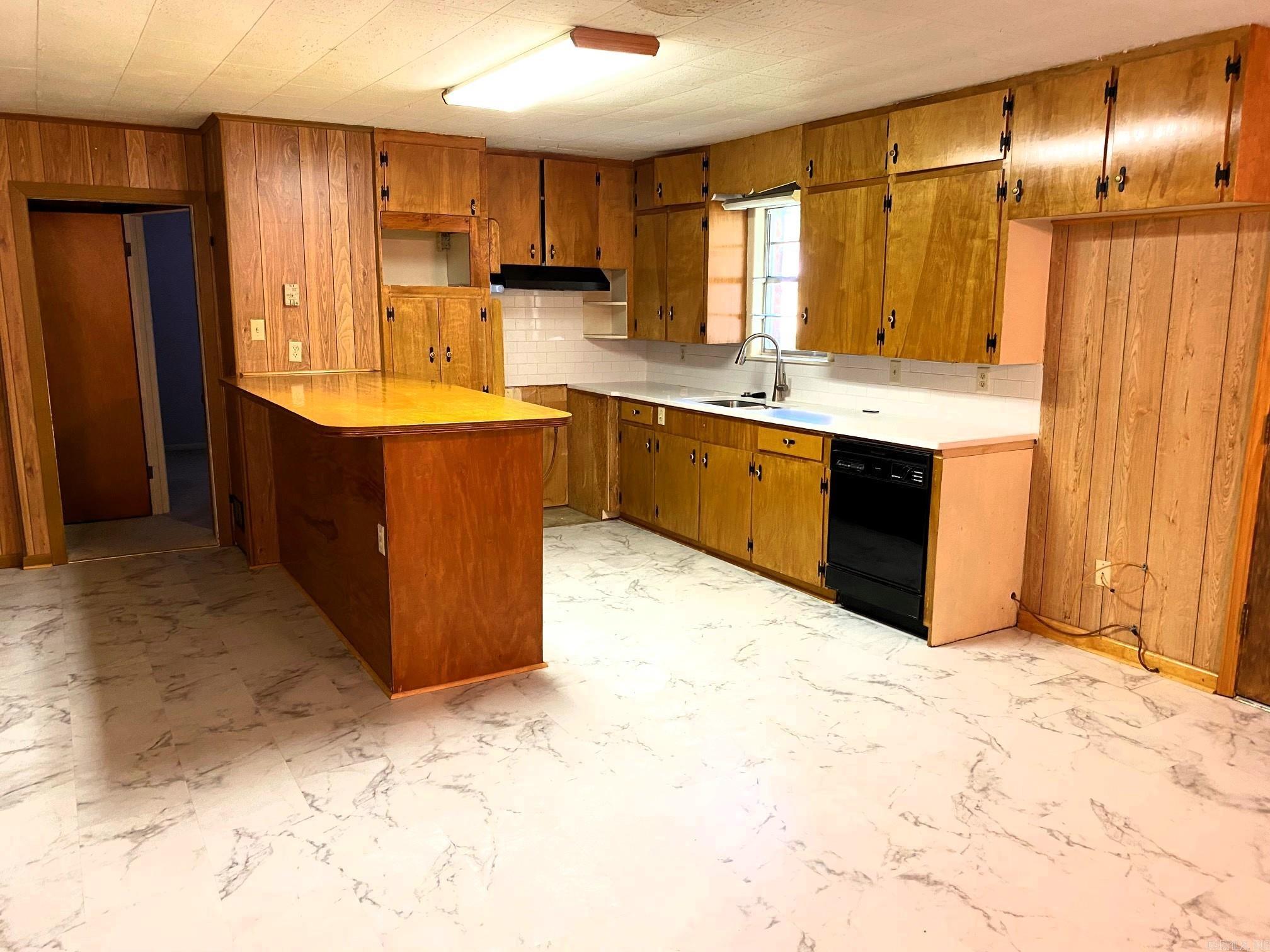610 Burke St Property Photo 11