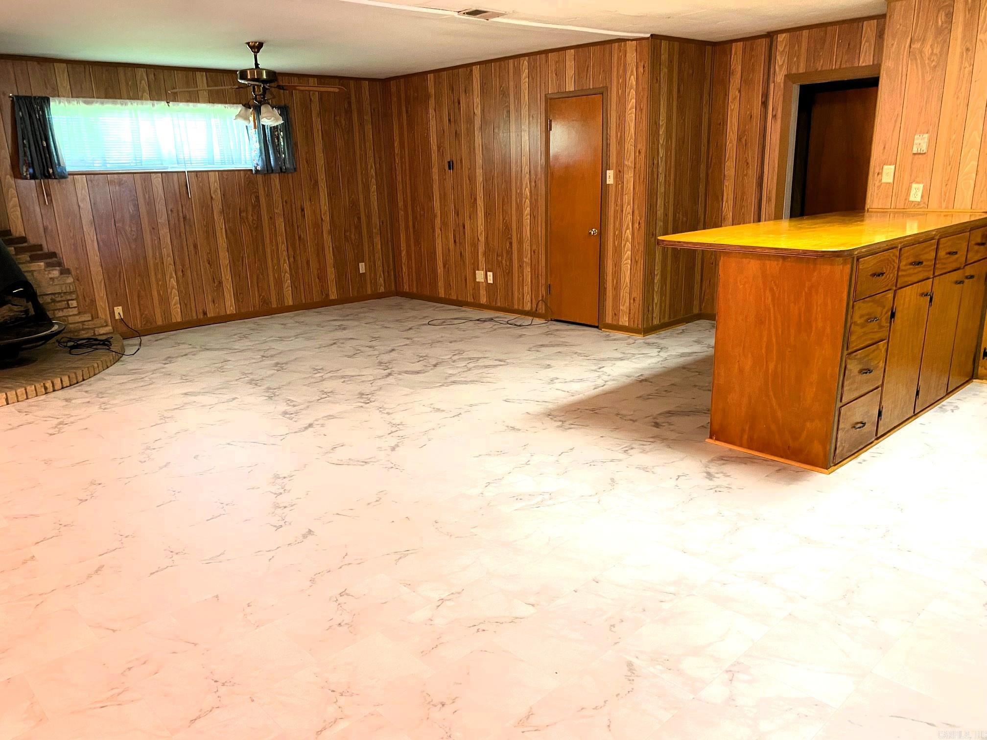 610 Burke St Property Photo 14