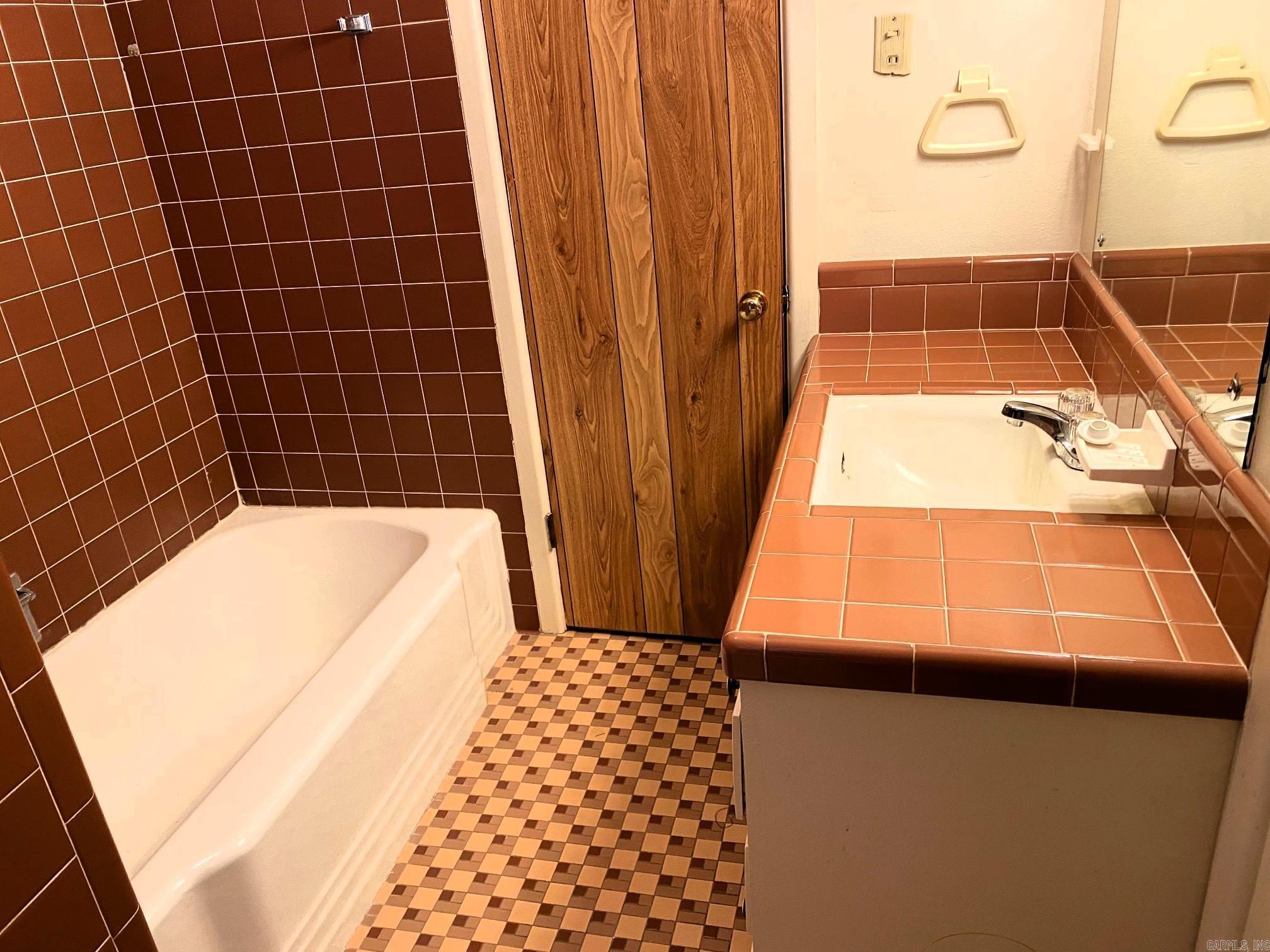 610 Burke St Property Photo 27