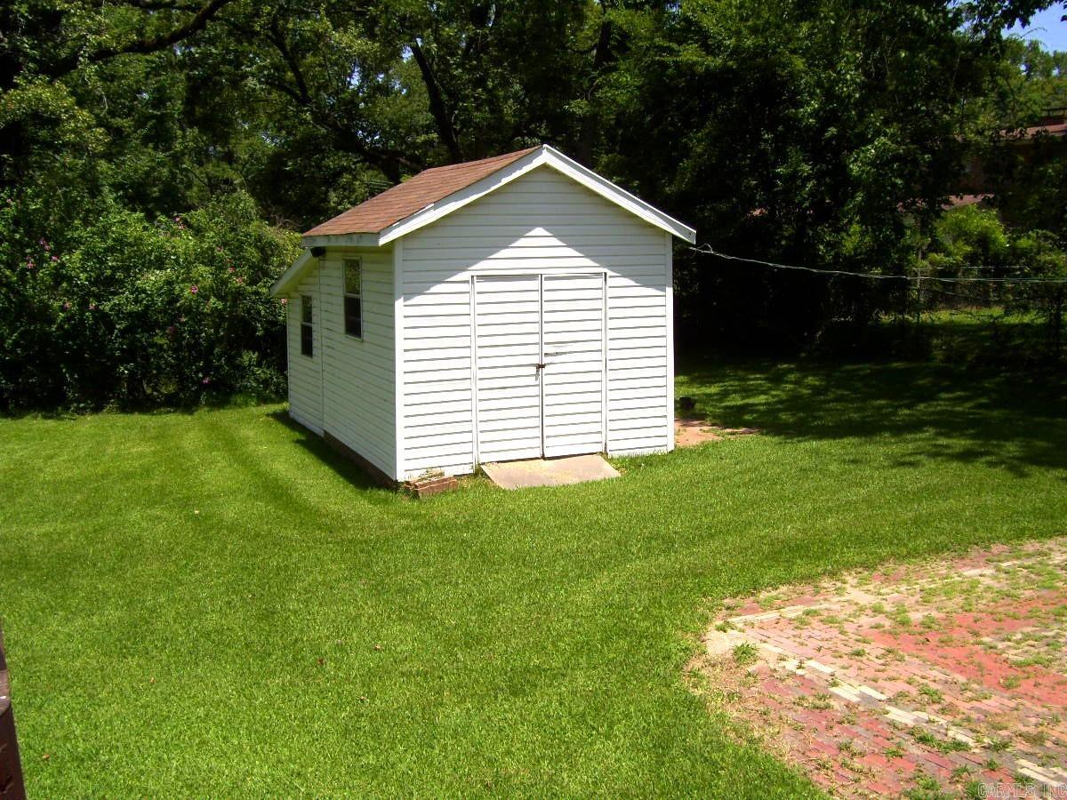 610 Burke St Property Photo 39
