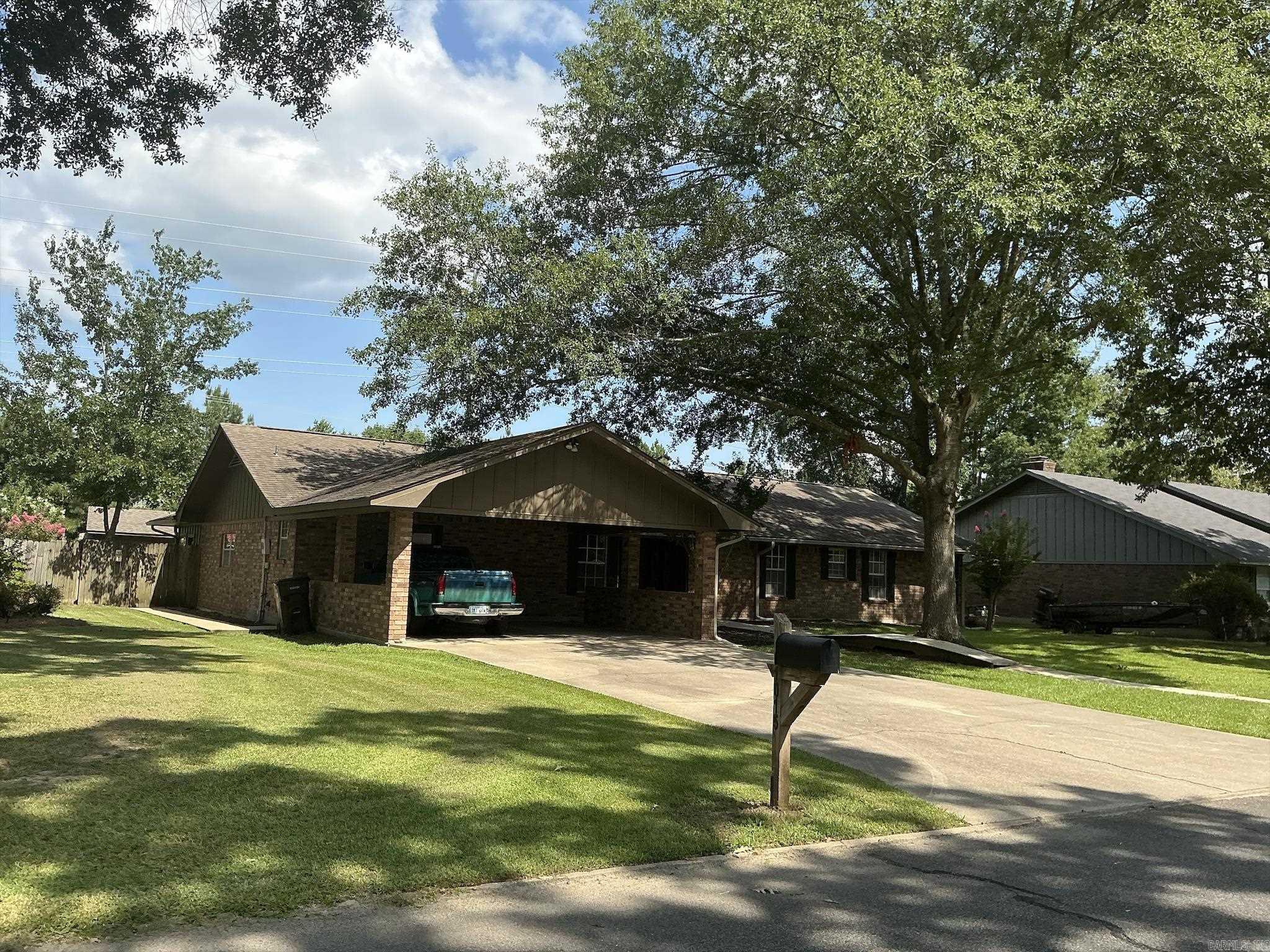 1015 Ash Property Photo 2