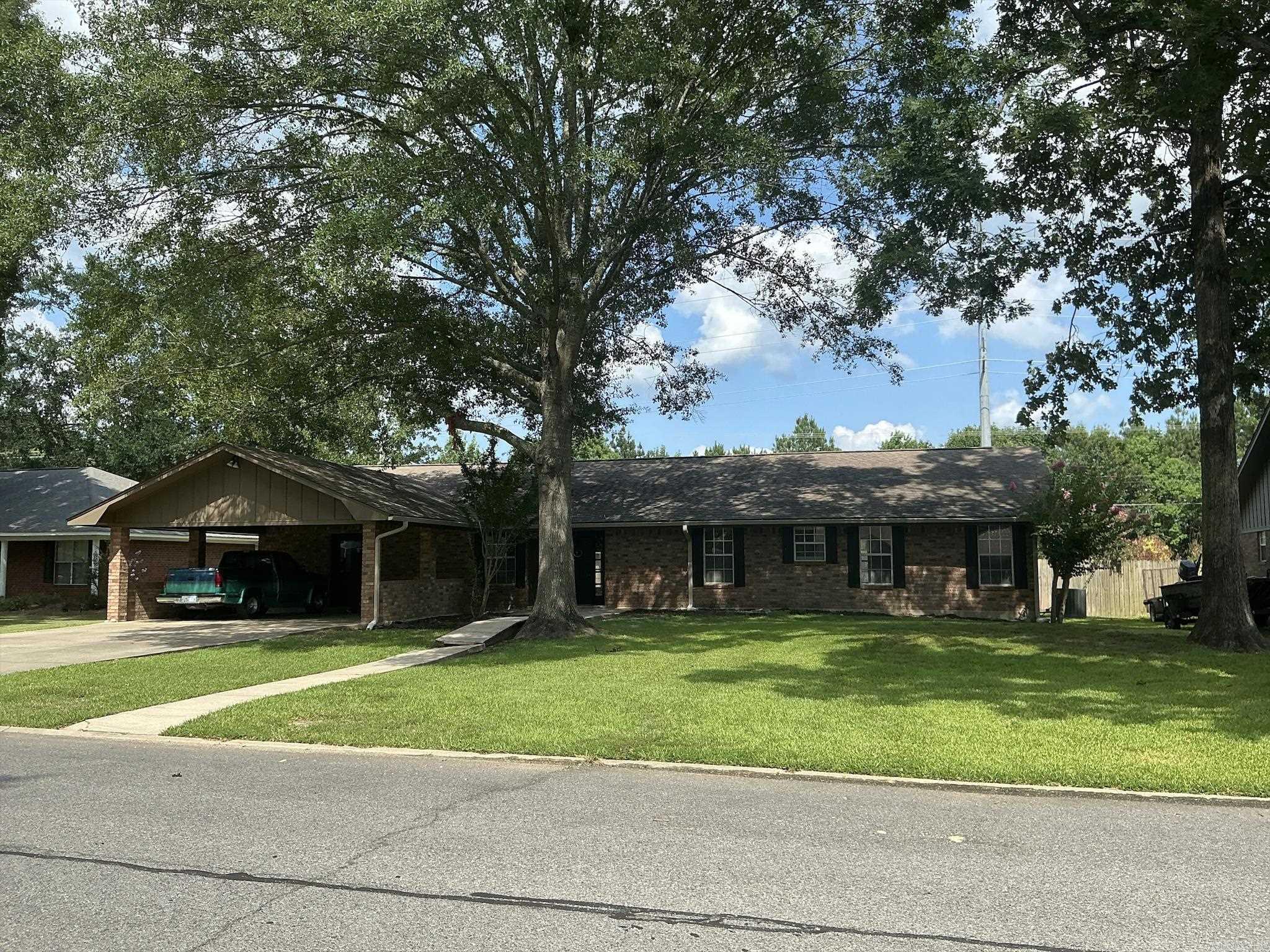 1015 Ash Property Photo 3