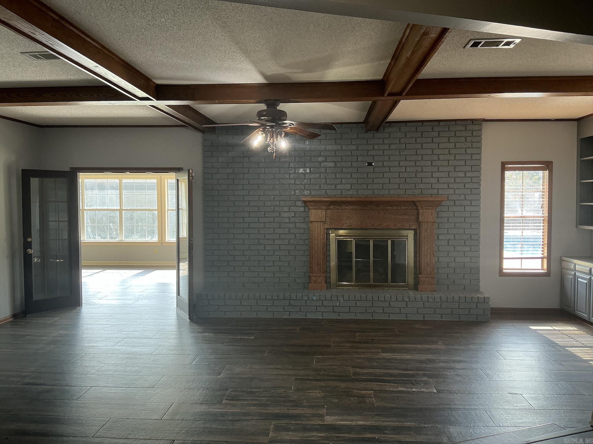 1015 Ash Property Photo 8