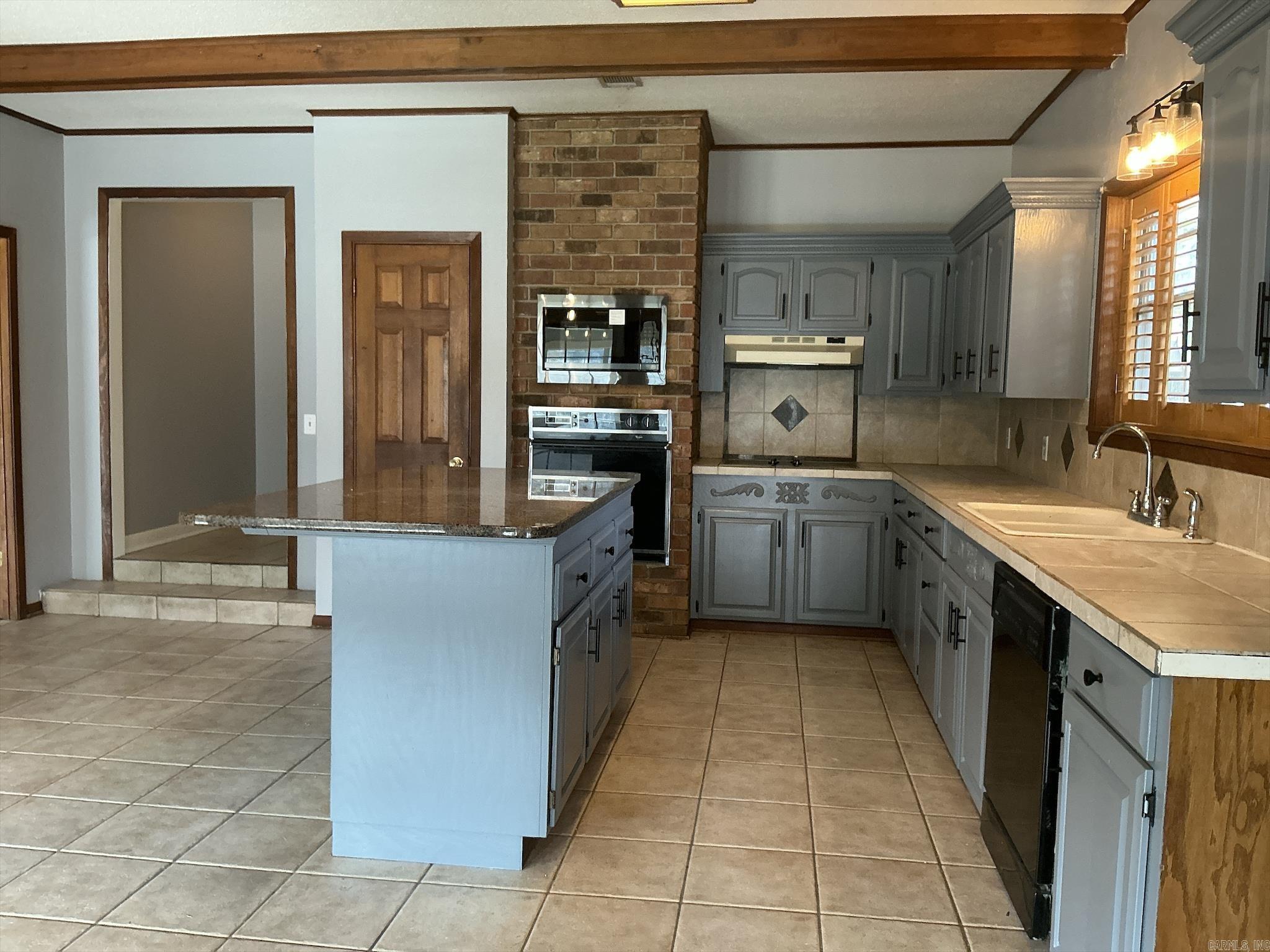 1015 Ash Property Photo 13