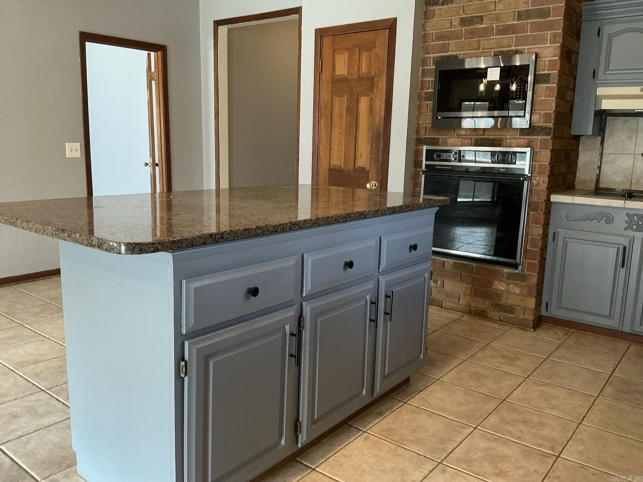 1015 Ash Property Photo 14
