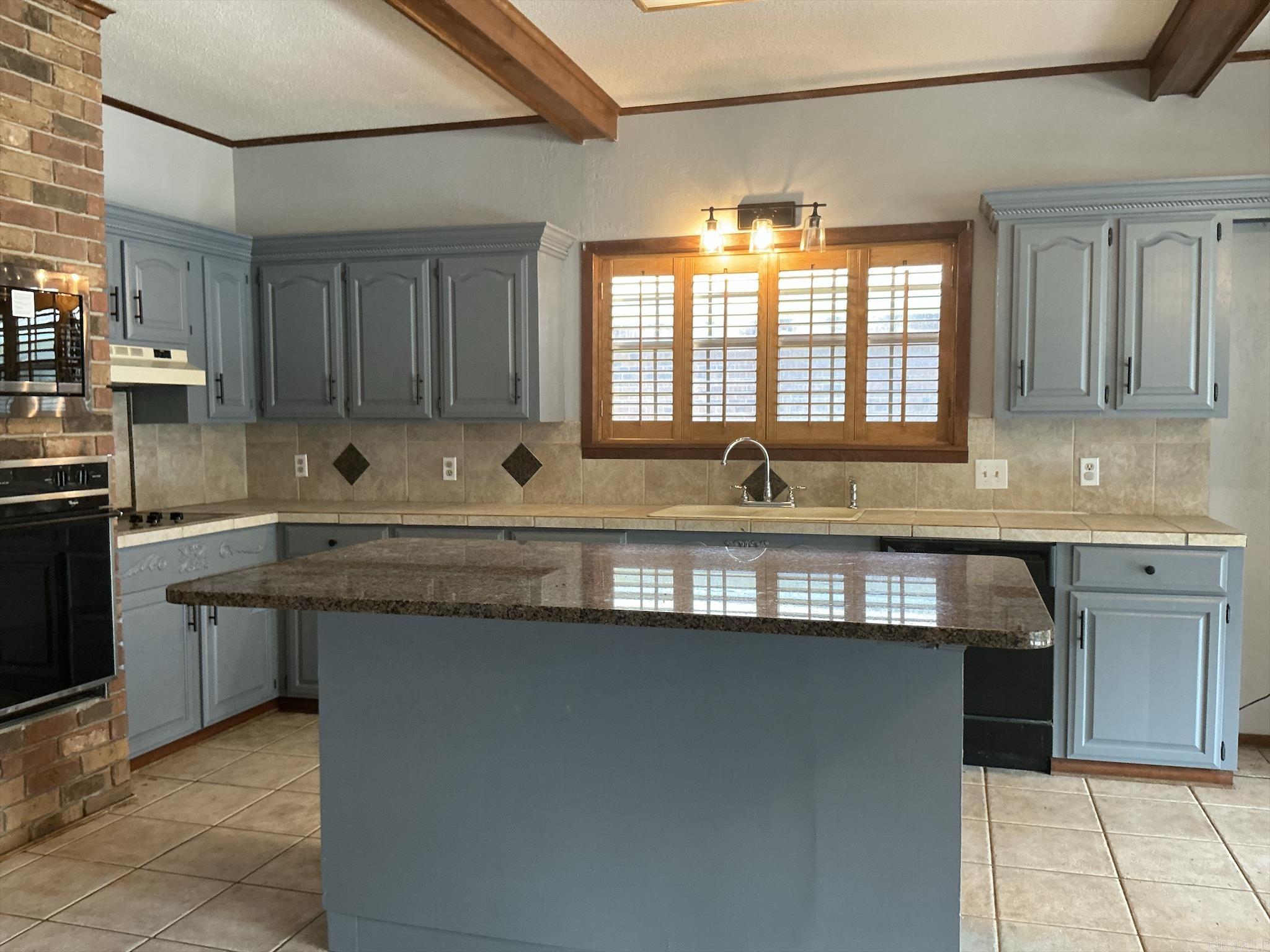 1015 Ash Property Photo 15