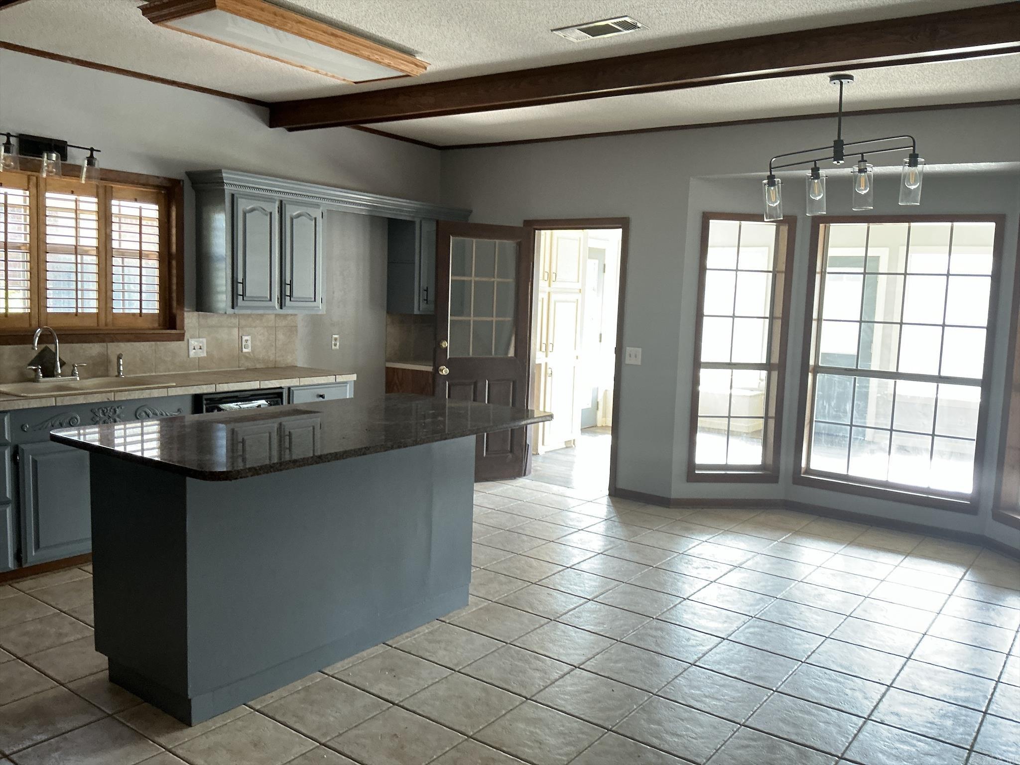 1015 Ash Property Photo 16