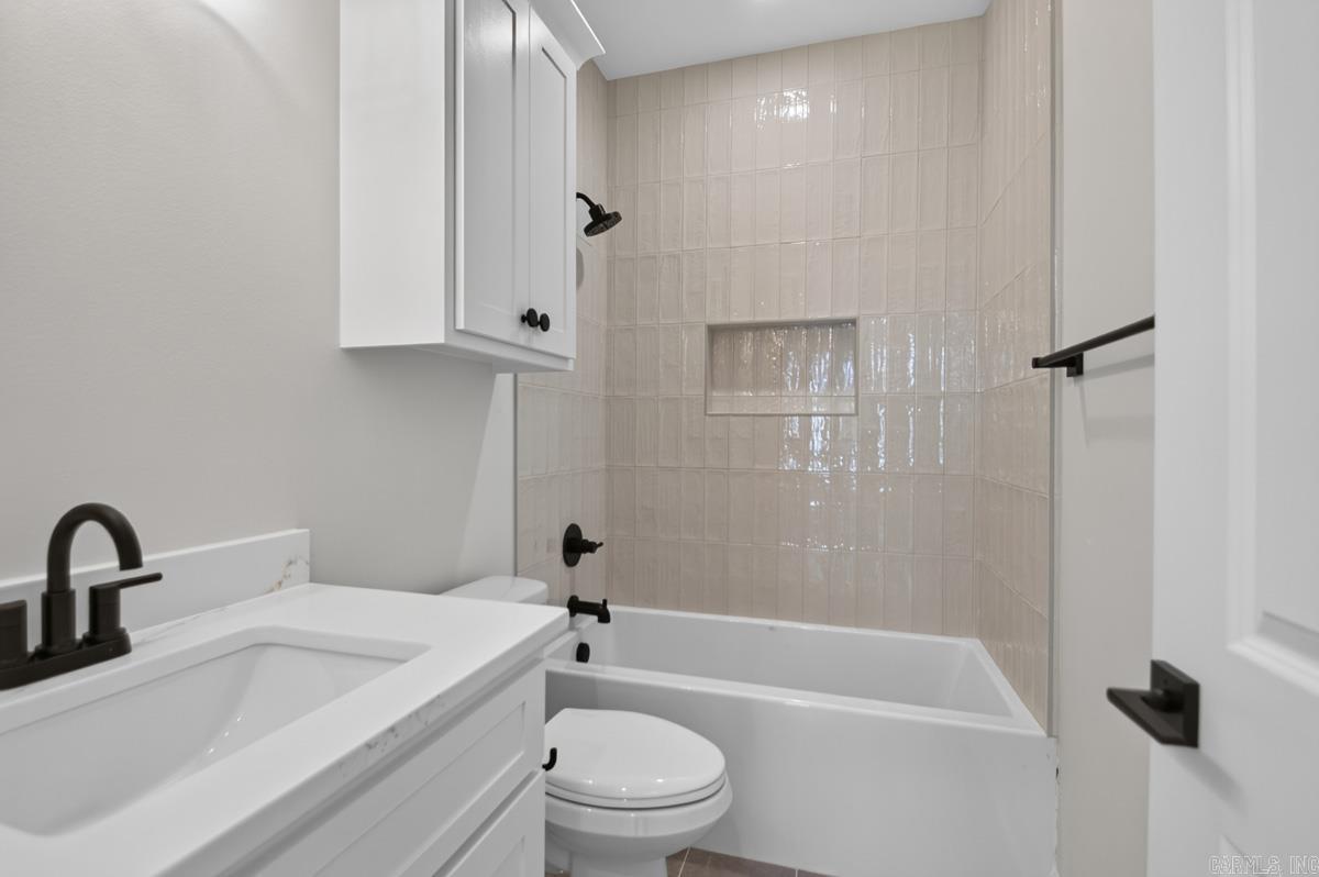 424 Gardens Lane Property Photo 31