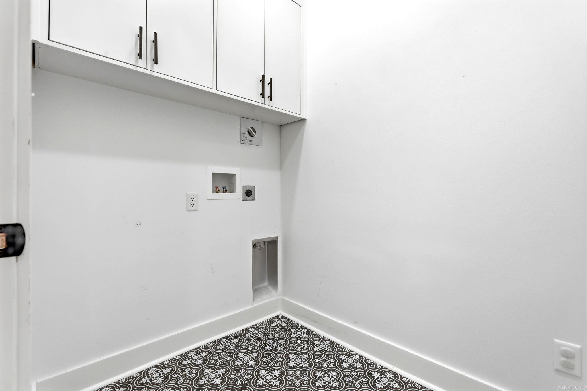 73 Tournay Circle Property Photo 40