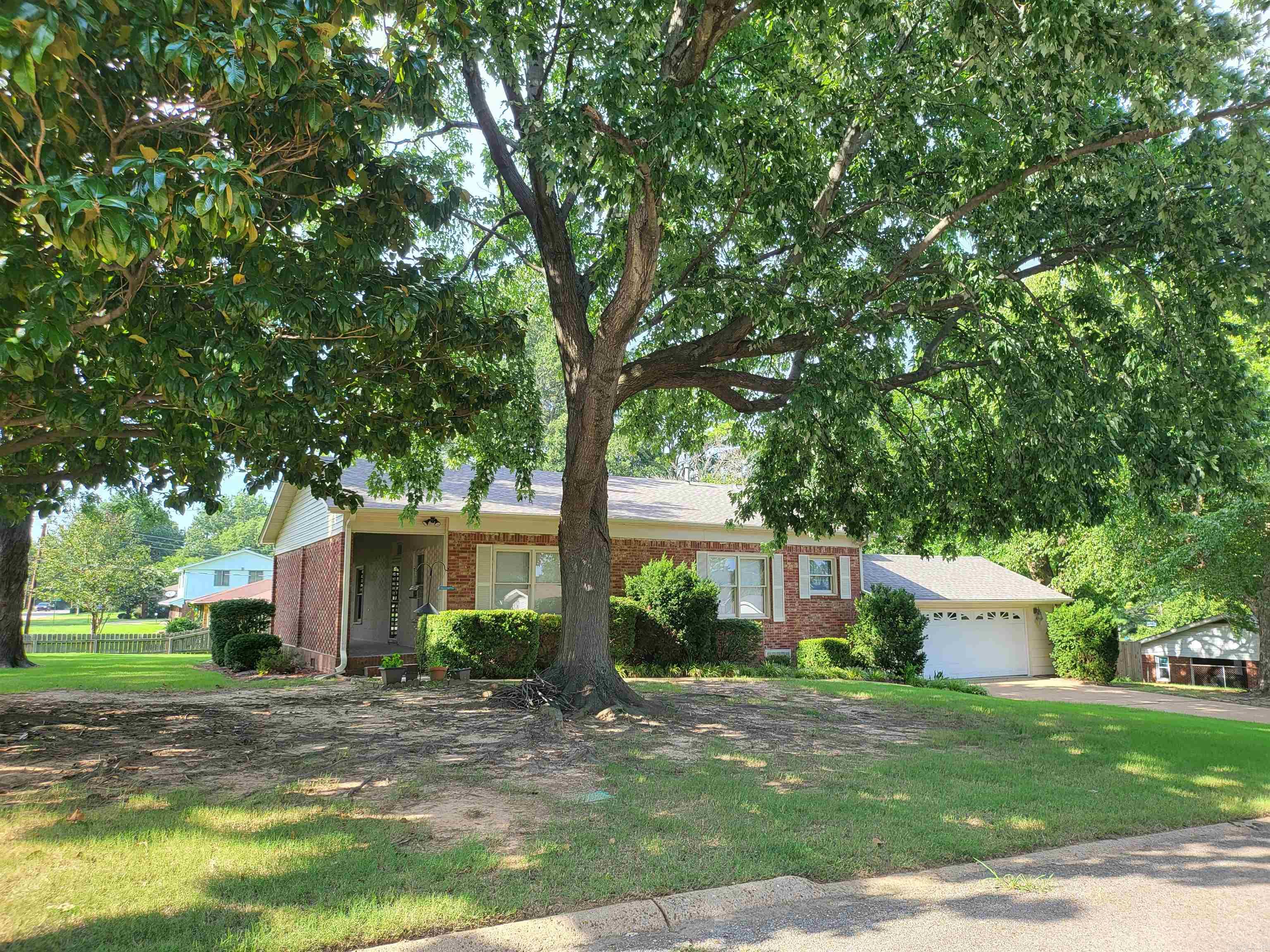 918 Twin Oaks Avenue Property Photo 1