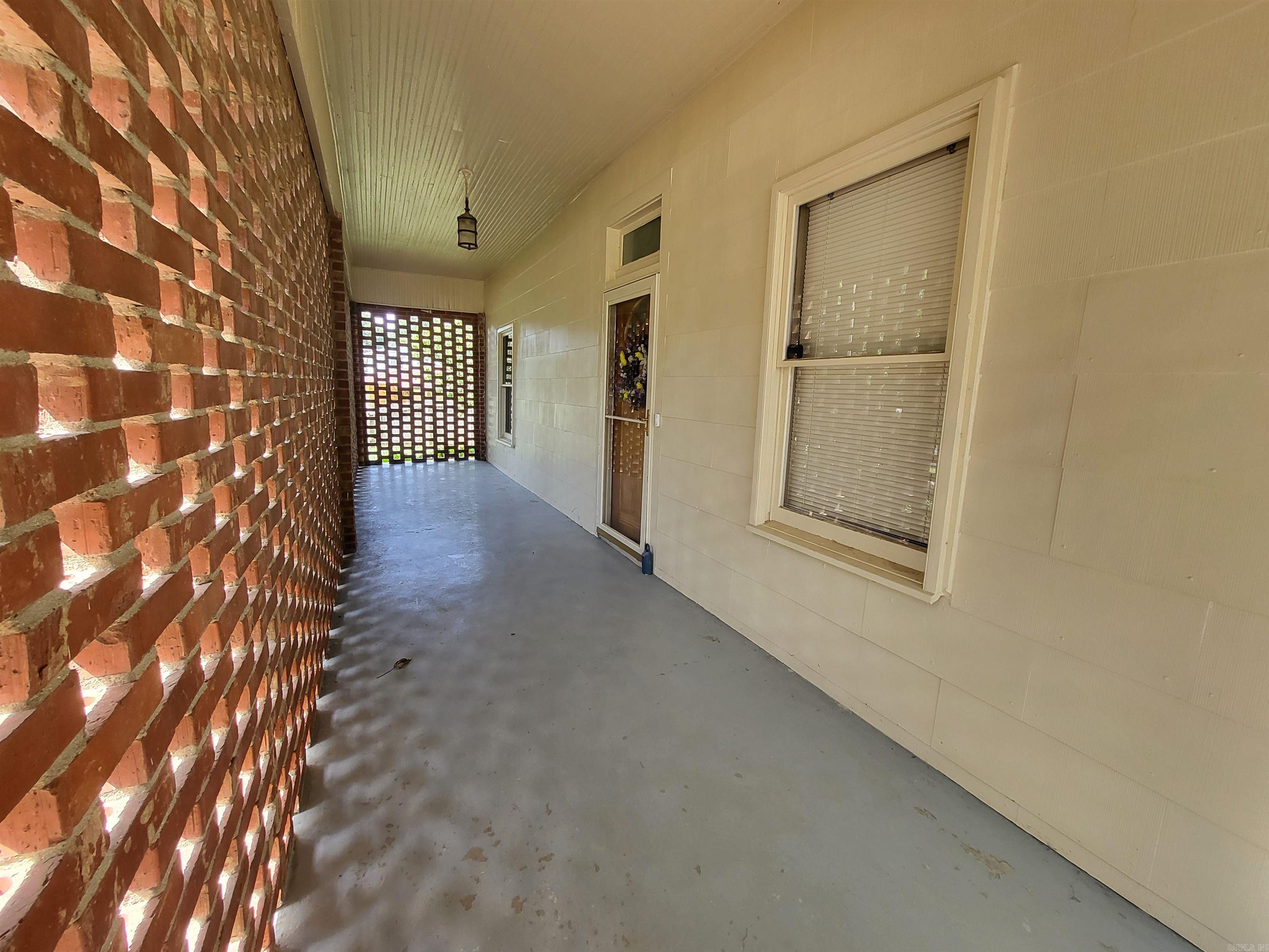 918 Twin Oaks Avenue Property Photo 2