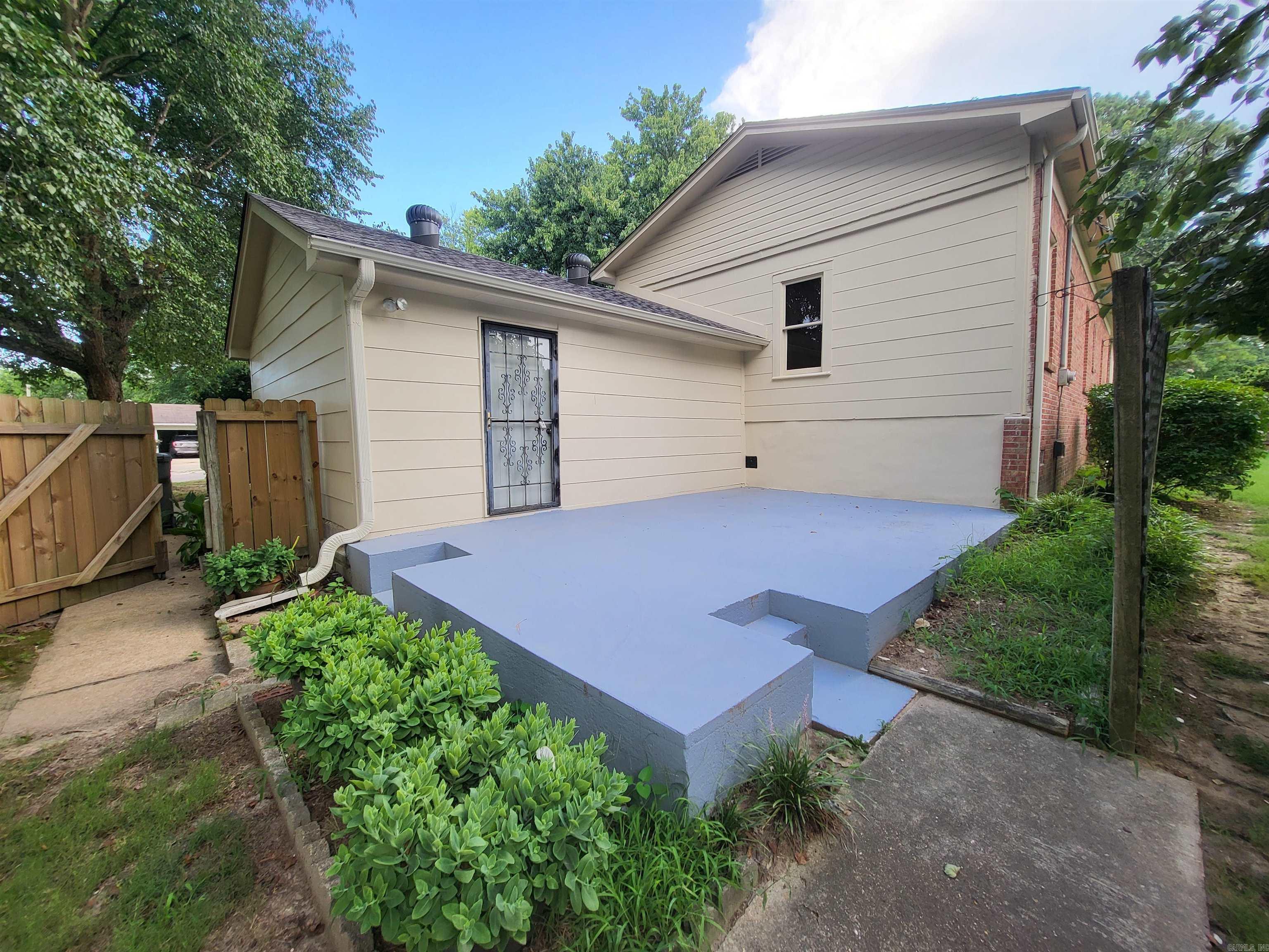 918 Twin Oaks Avenue Property Photo 3