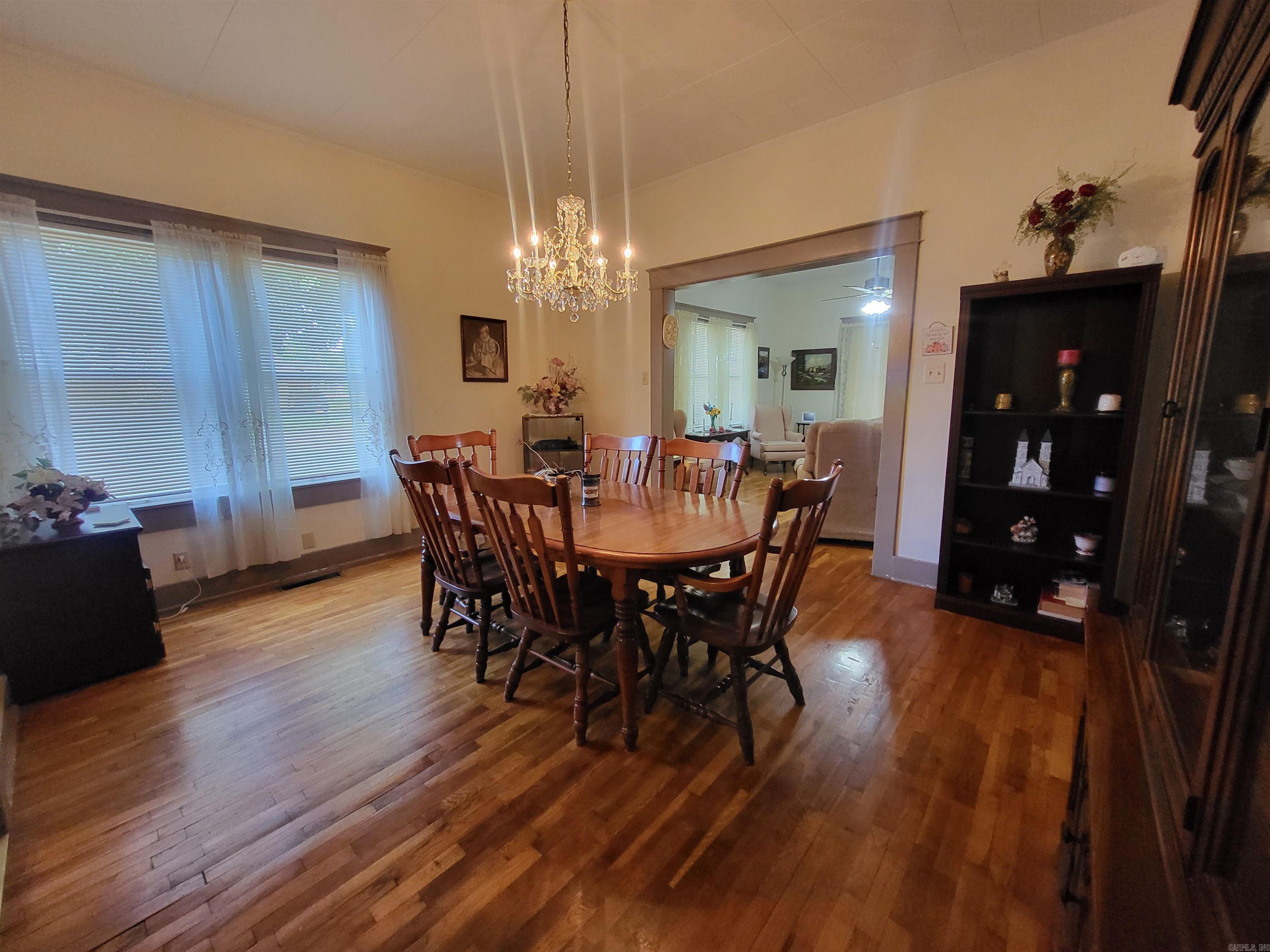 918 Twin Oaks Avenue Property Photo 4