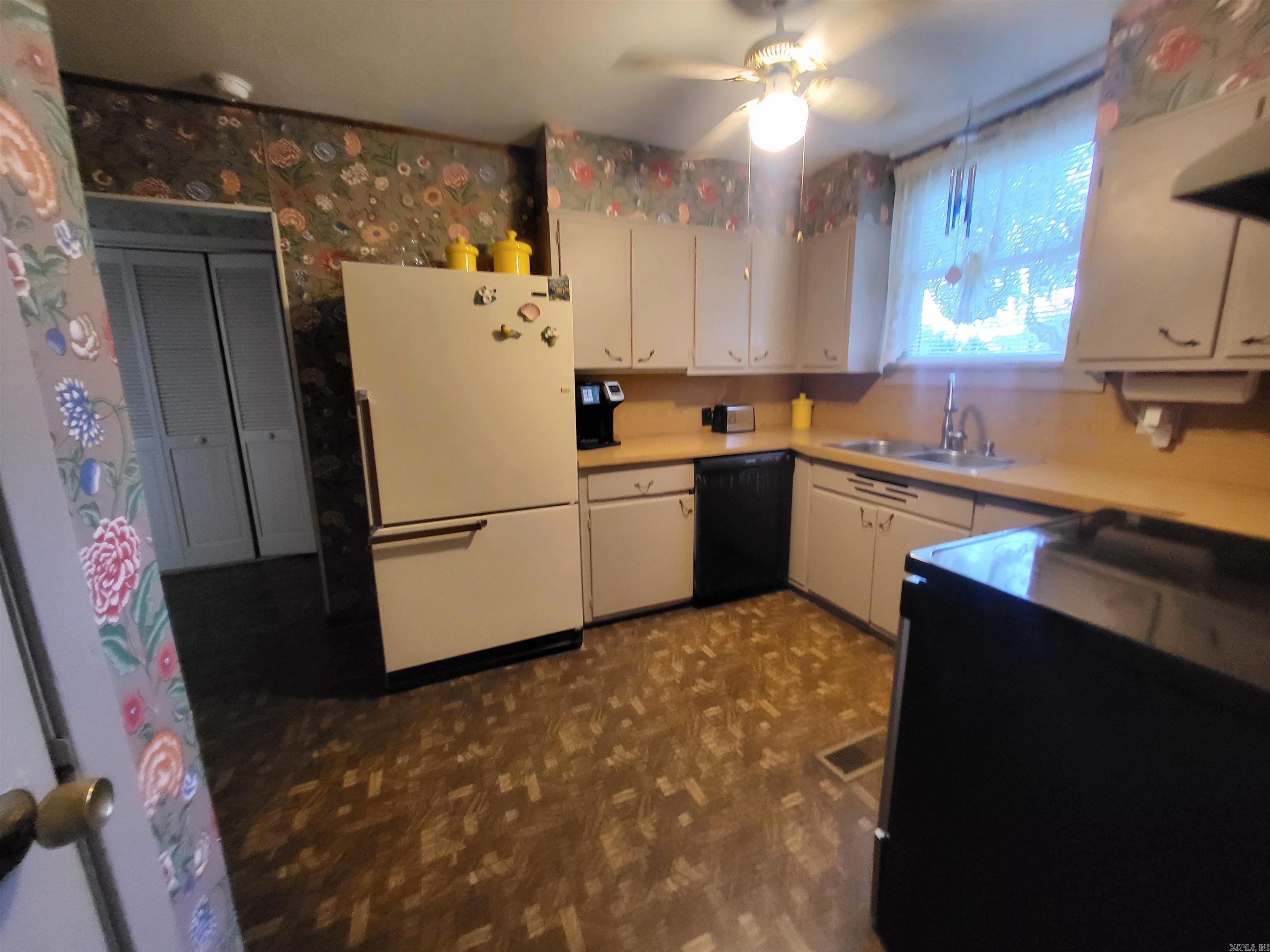918 Twin Oaks Avenue Property Photo 8