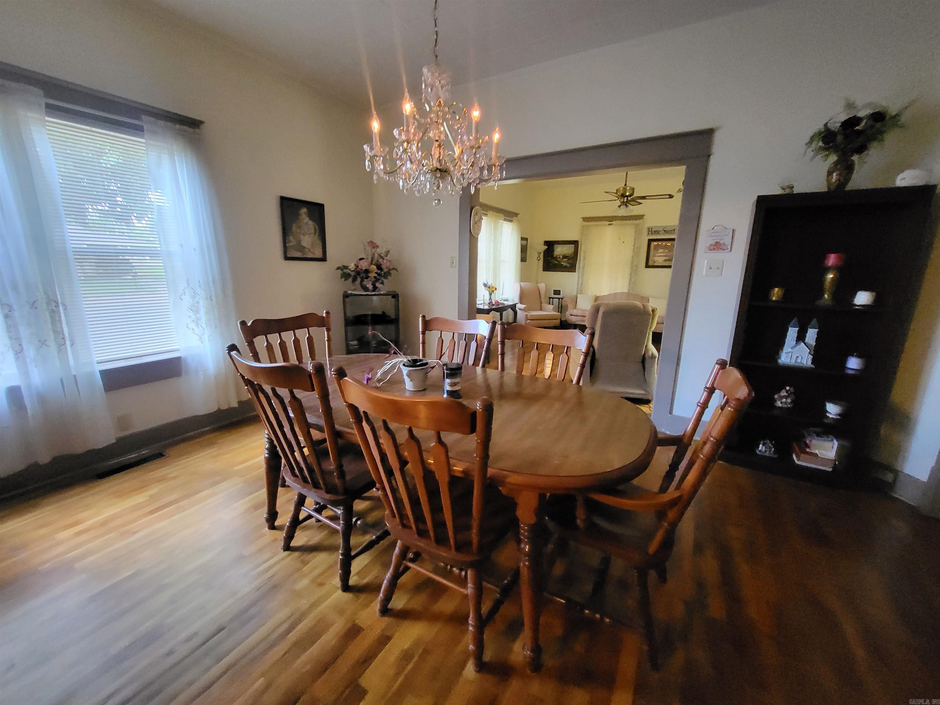 918 Twin Oaks Avenue Property Photo 9