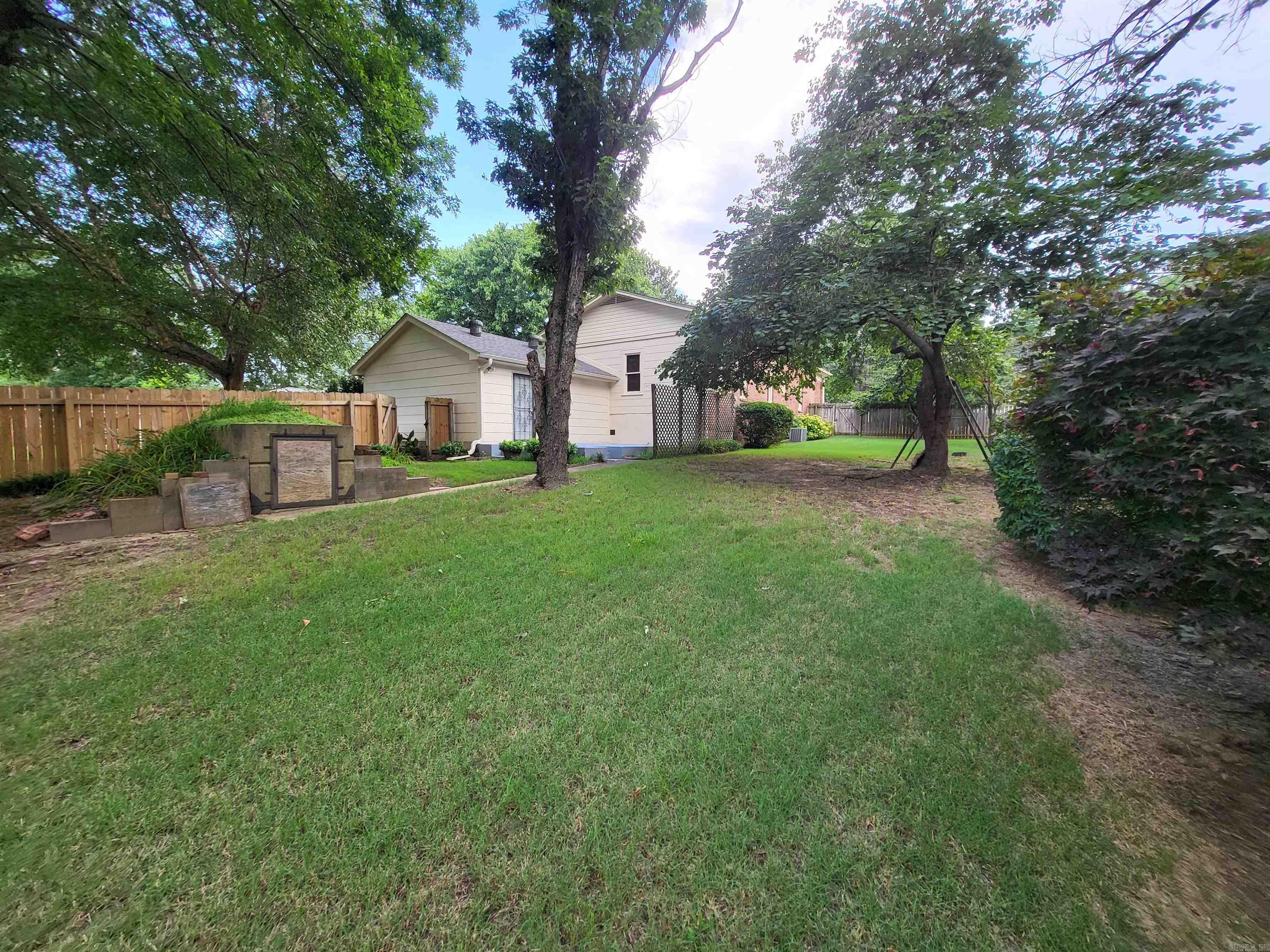 918 Twin Oaks Avenue Property Photo 14