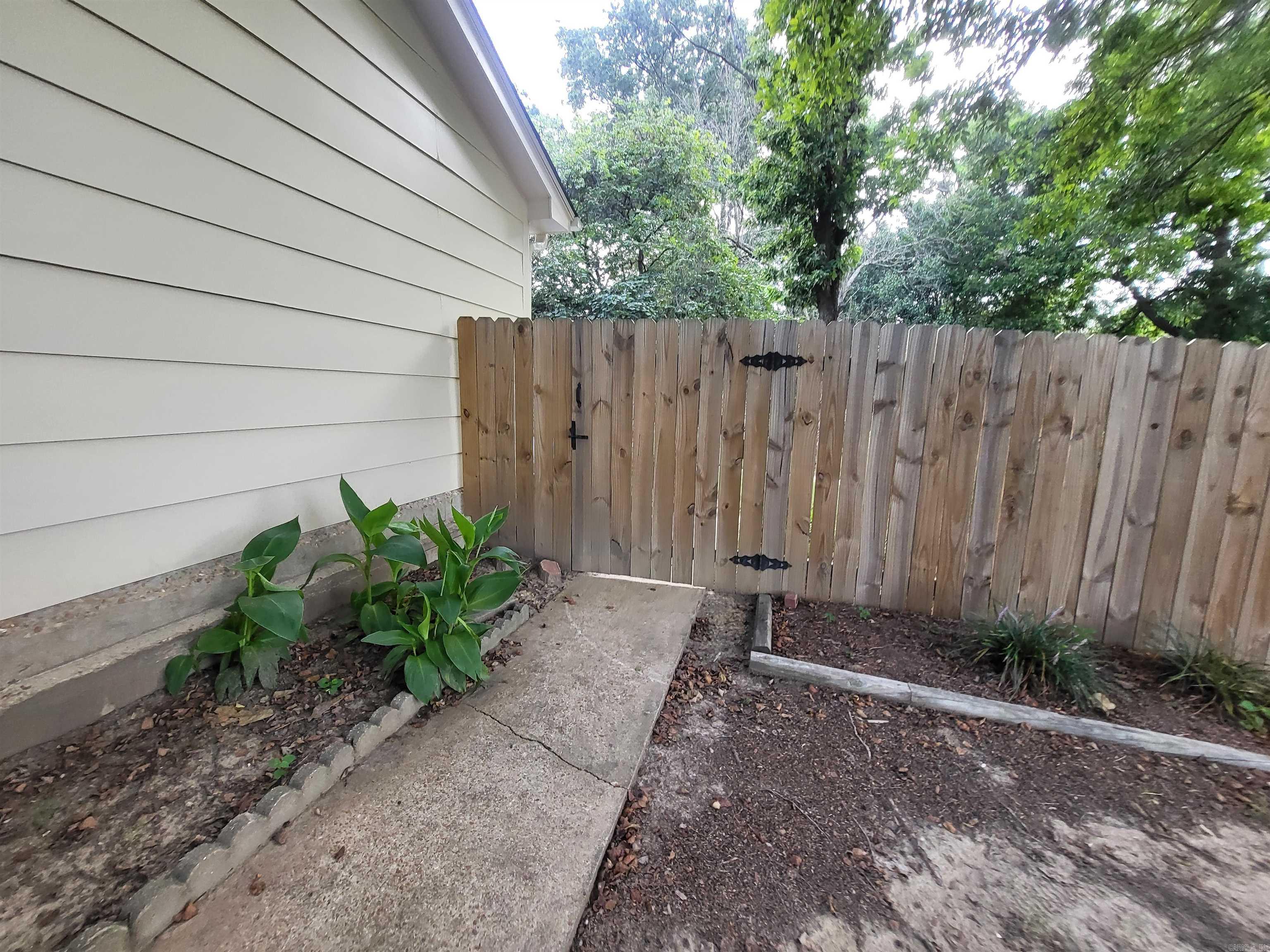 918 Twin Oaks Avenue Property Photo 15