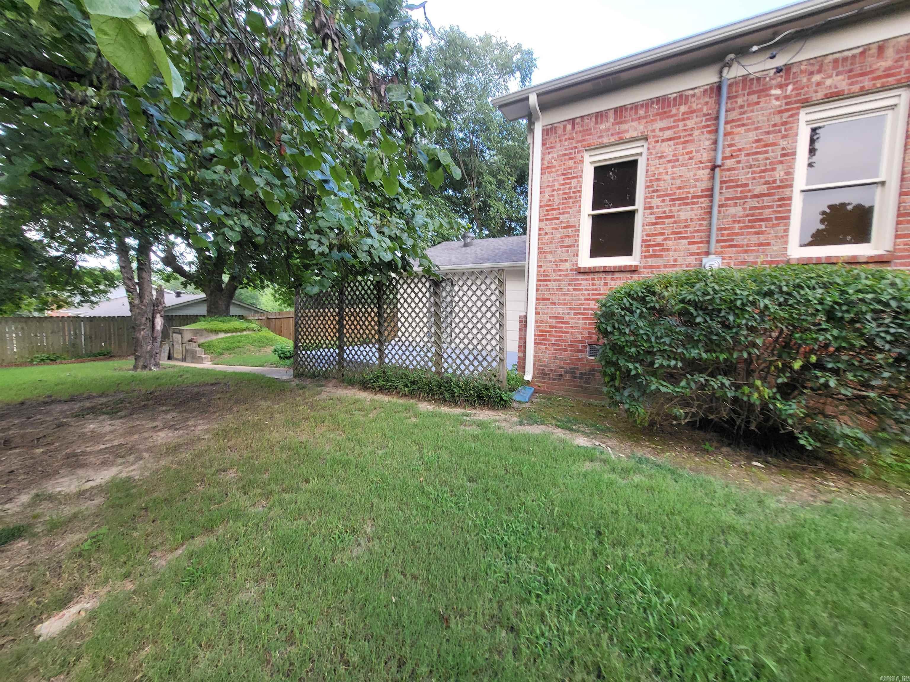 918 Twin Oaks Avenue Property Photo 17