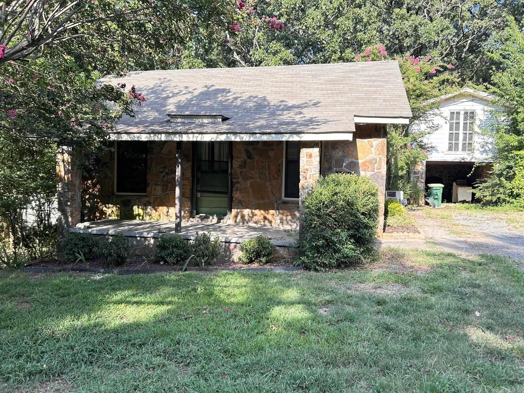 210 Valley View Drive Property Photo 1