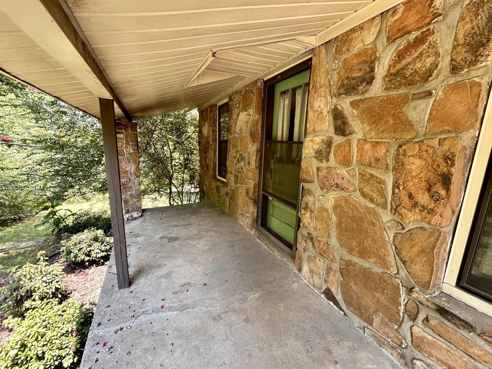 210 Valley View Drive Property Photo 2