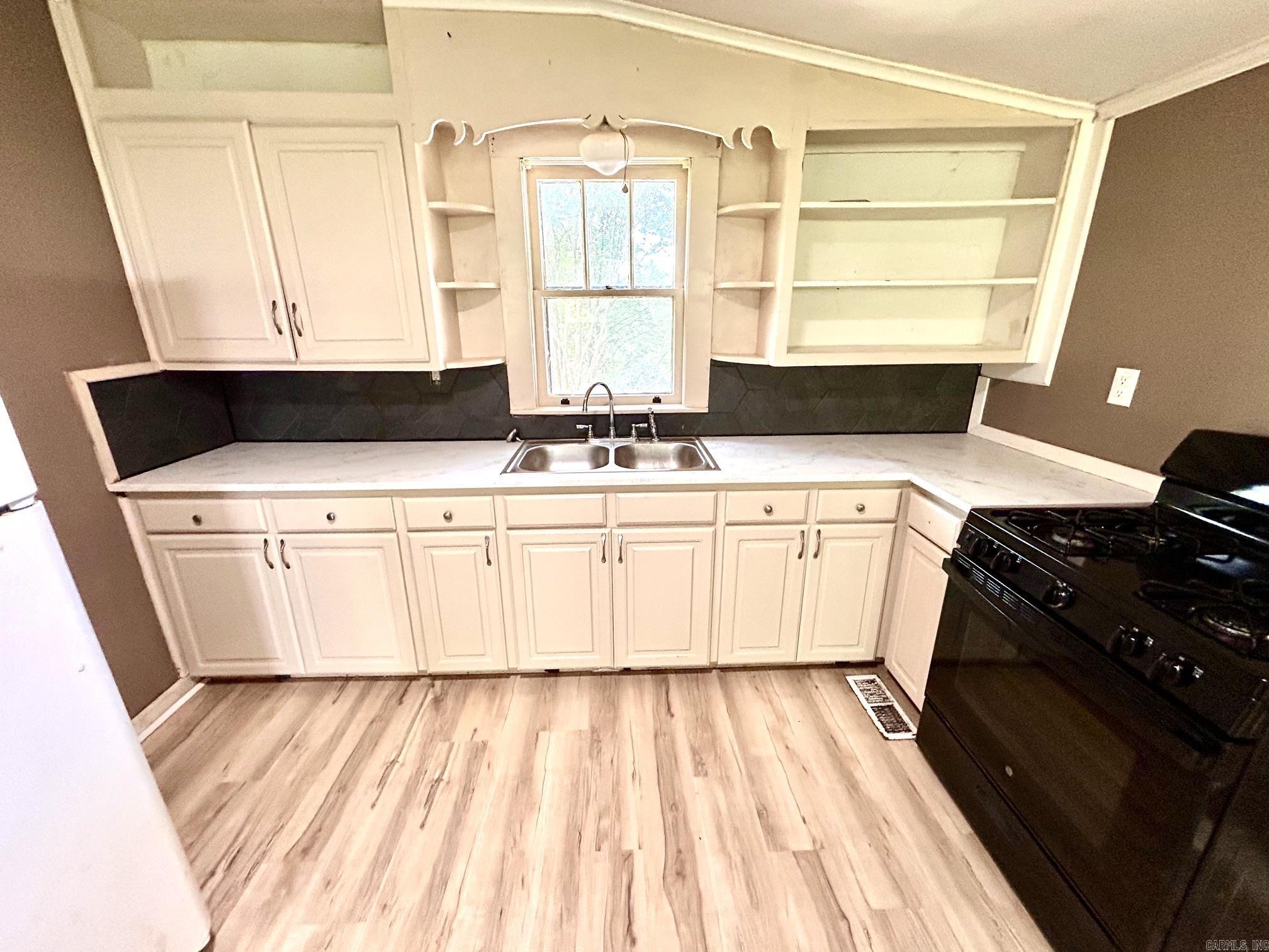 210 Valley View Drive Property Photo 9