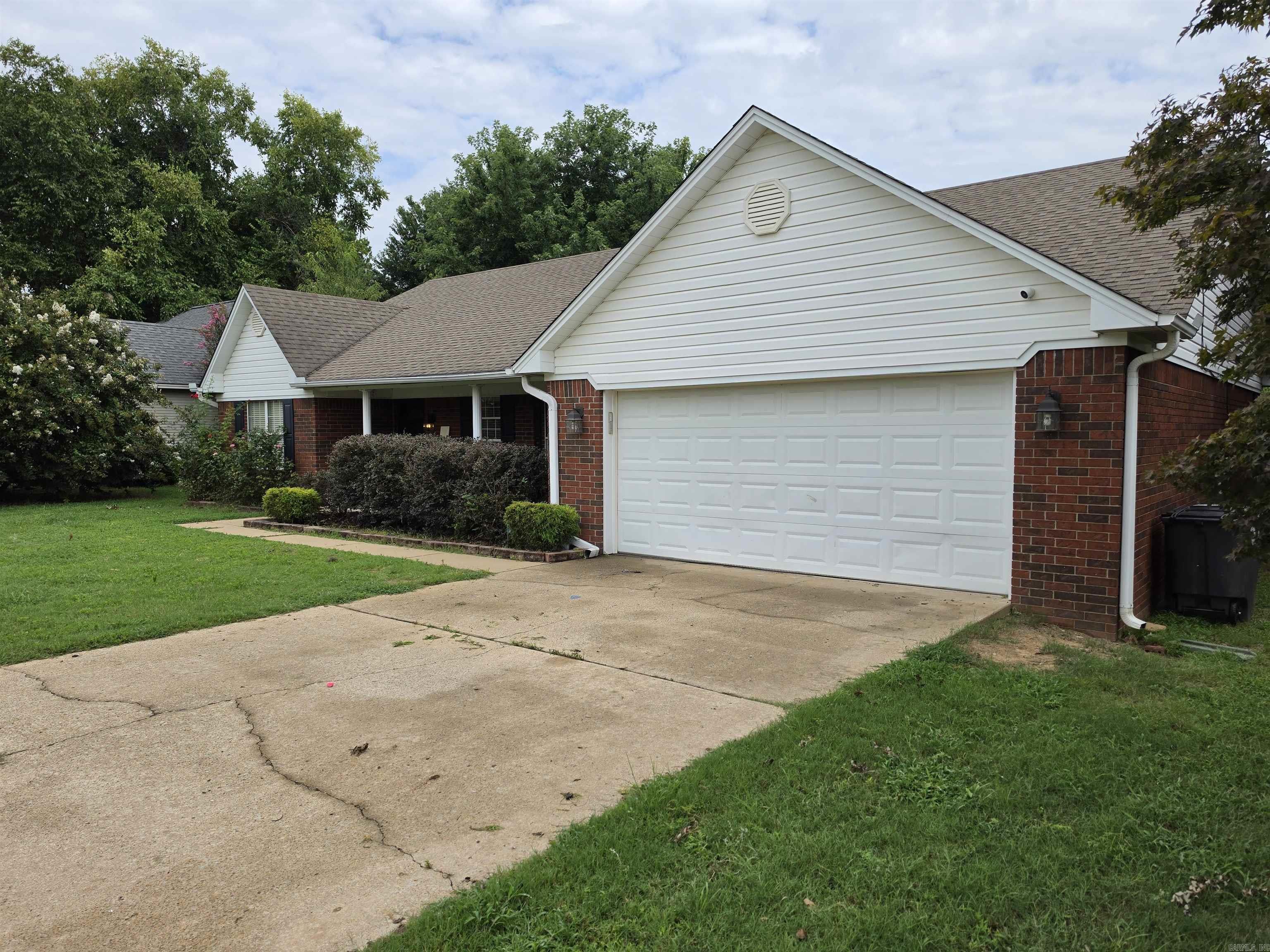 2304 Normandy Lane Property Photo 2