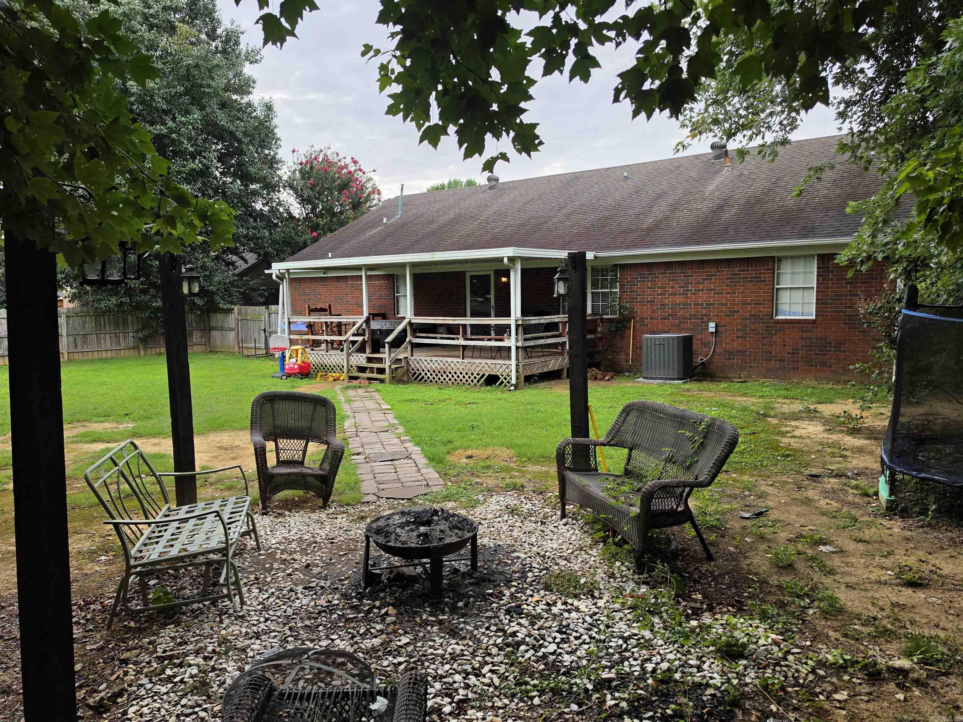 2304 Normandy Lane Property Photo 4
