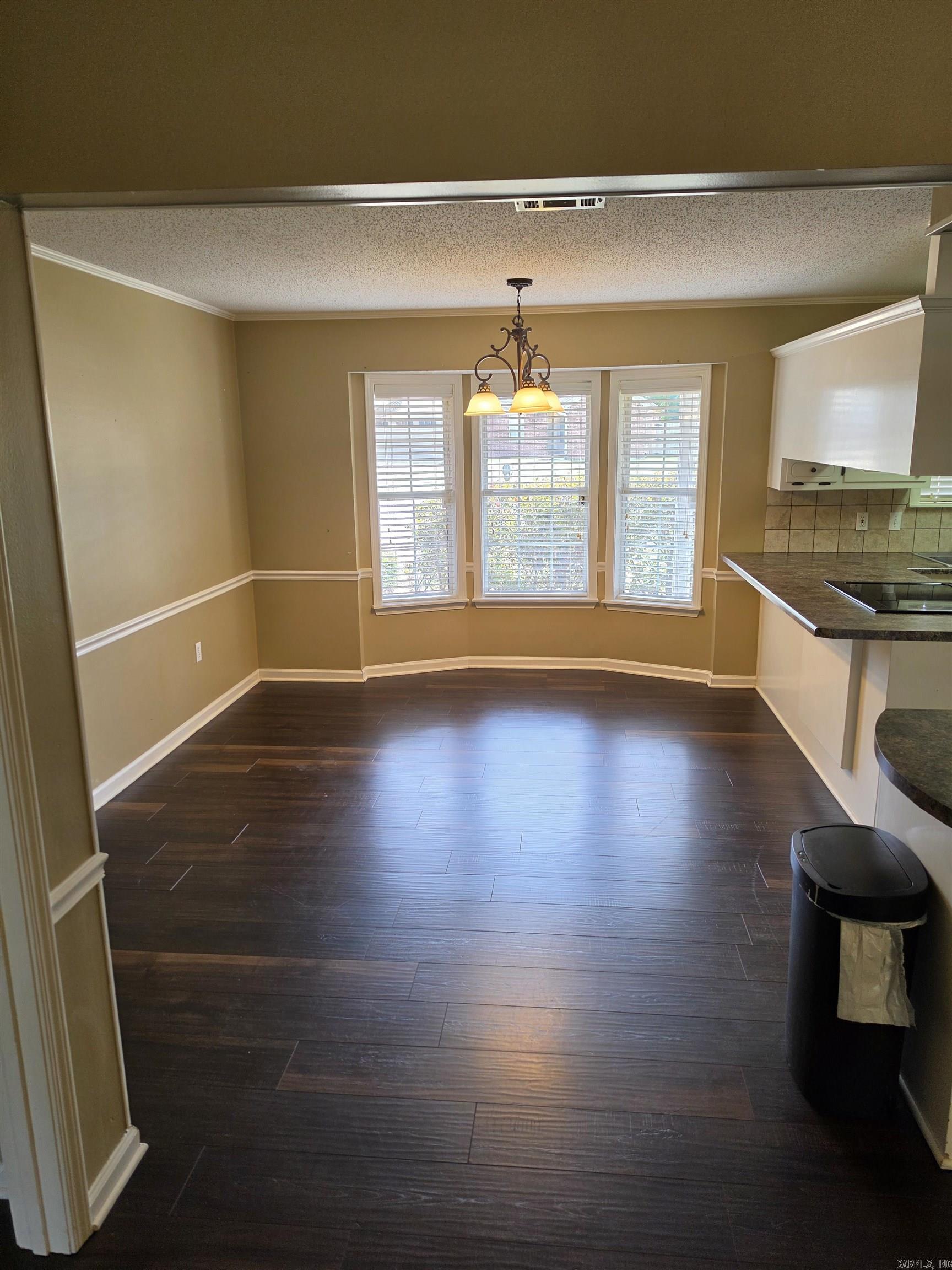 2304 Normandy Lane Property Photo 9