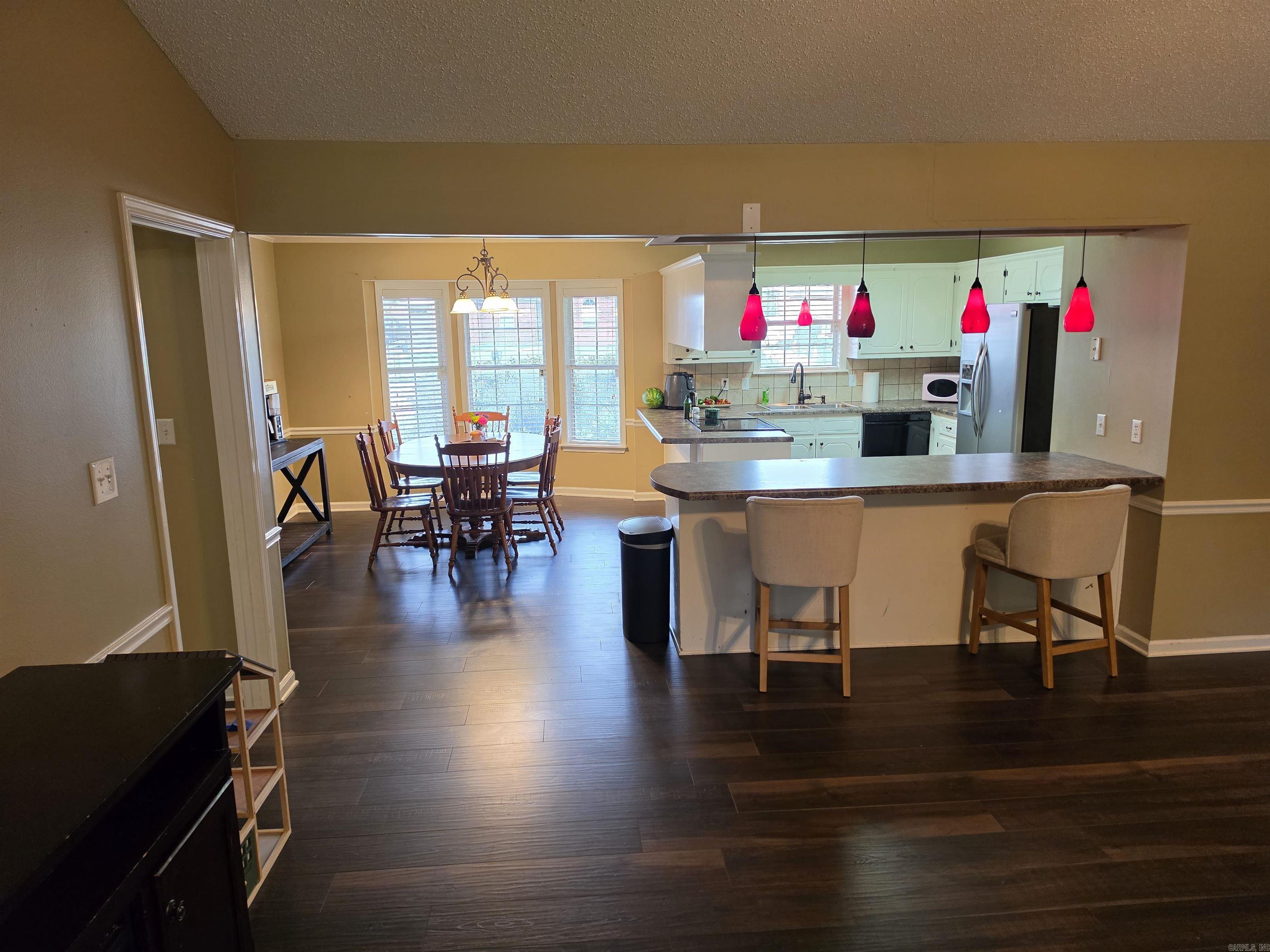 2304 Normandy Lane Property Photo 10