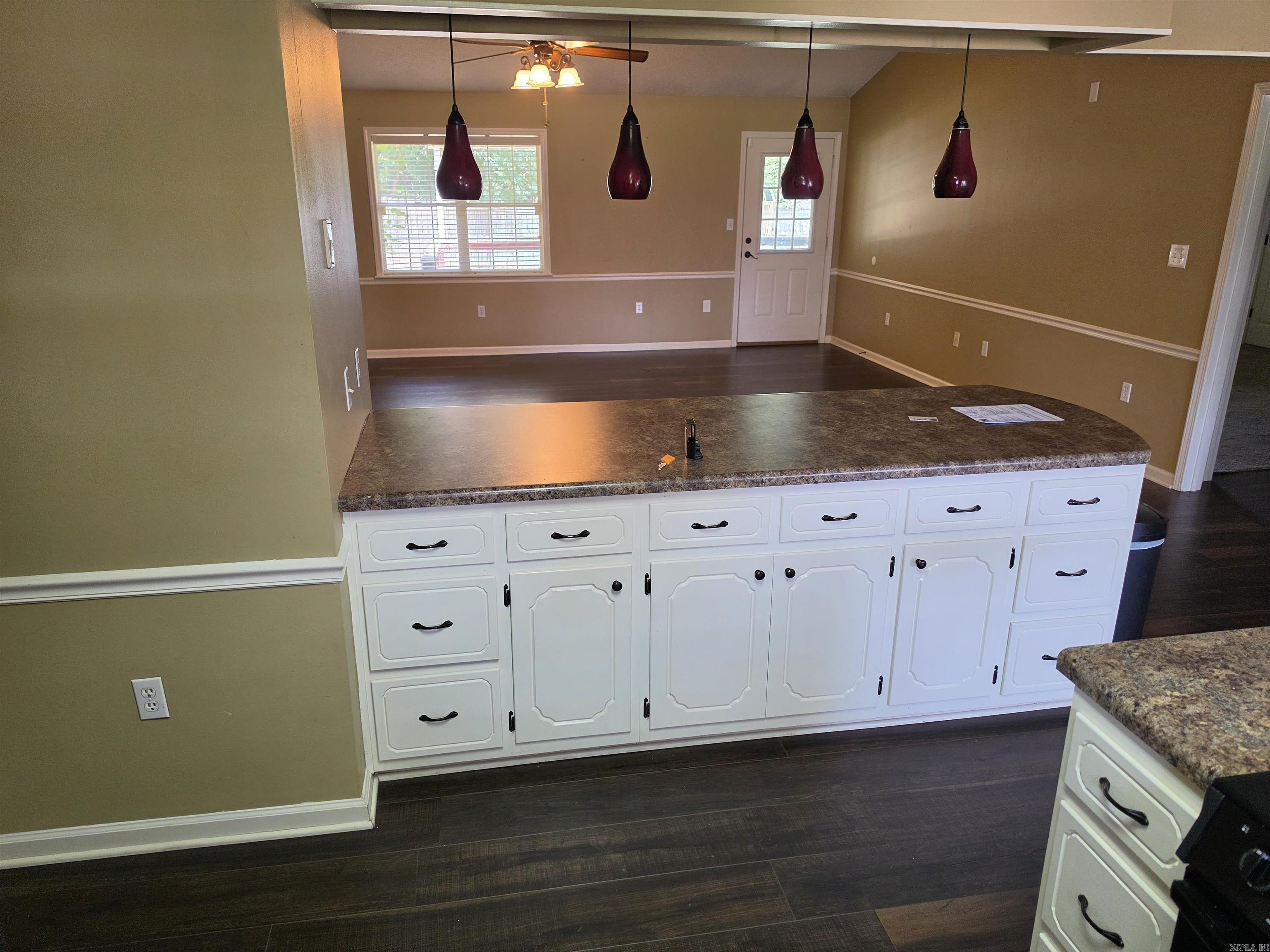 2304 Normandy Lane Property Photo 30