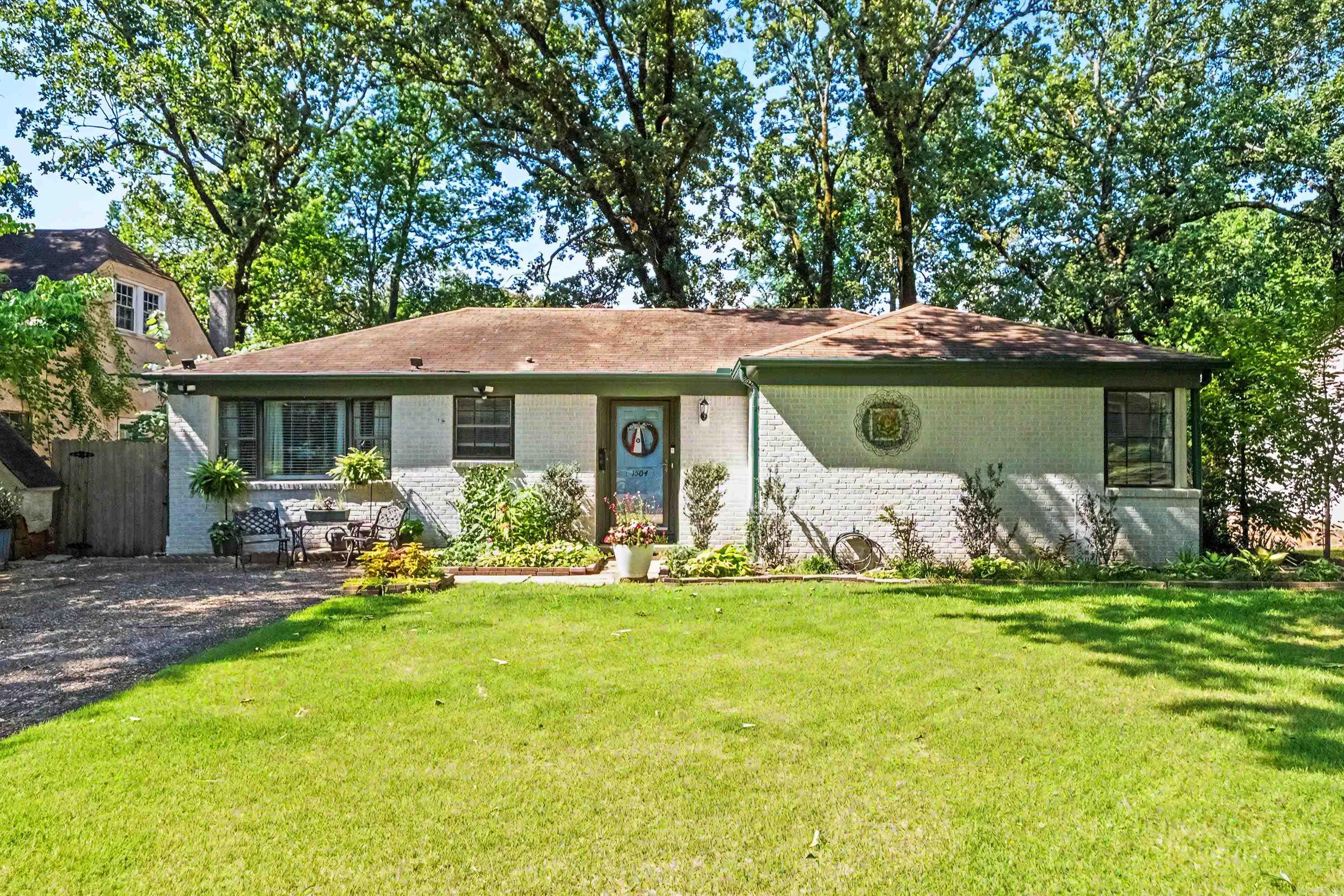 1504 Skyline Drive Property Photo 1