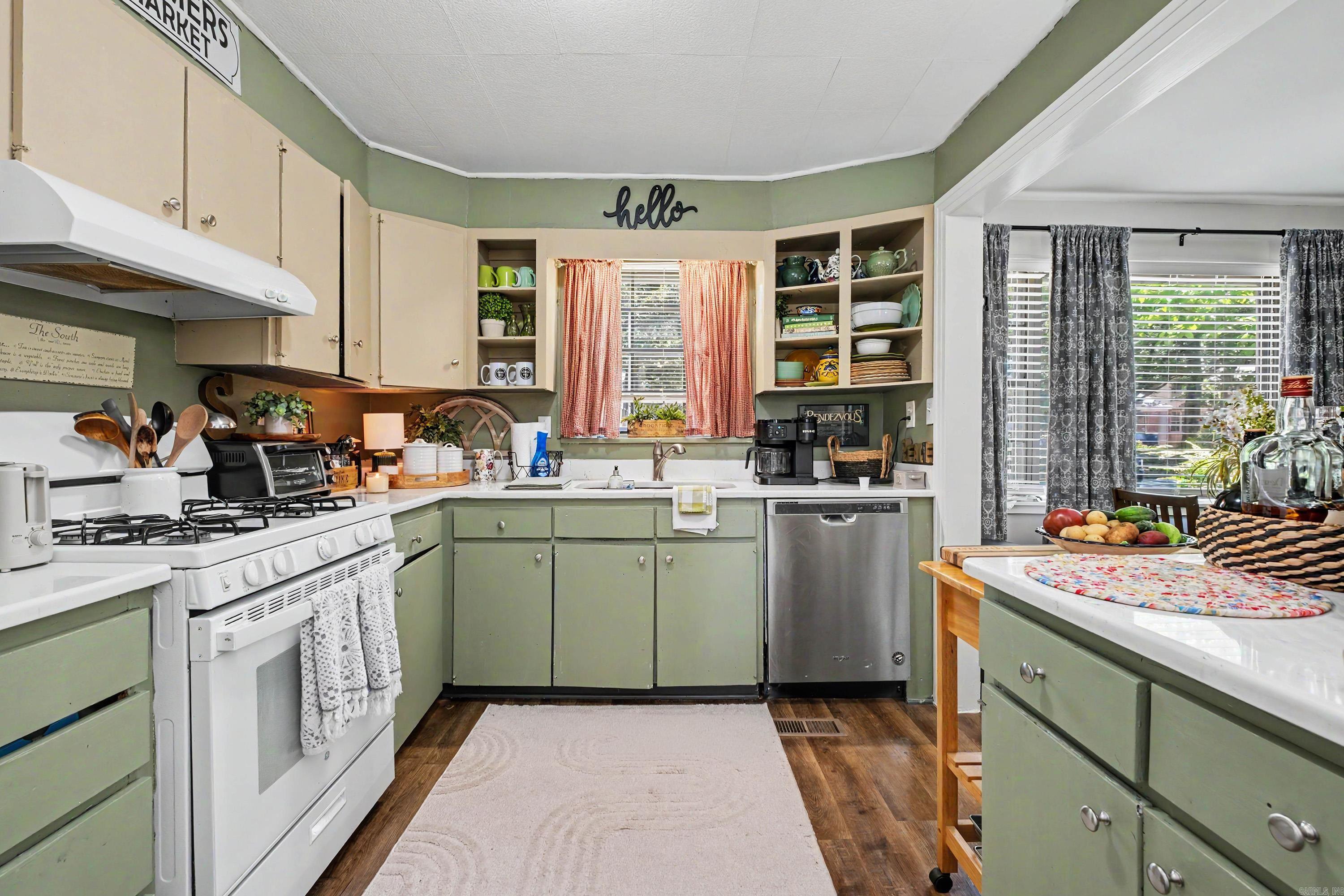 1504 Skyline Drive Property Photo 2