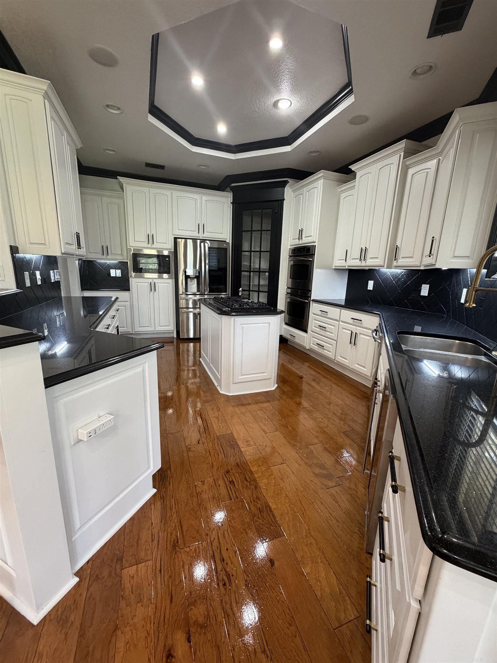 60 Deauville Circle Property Photo 3