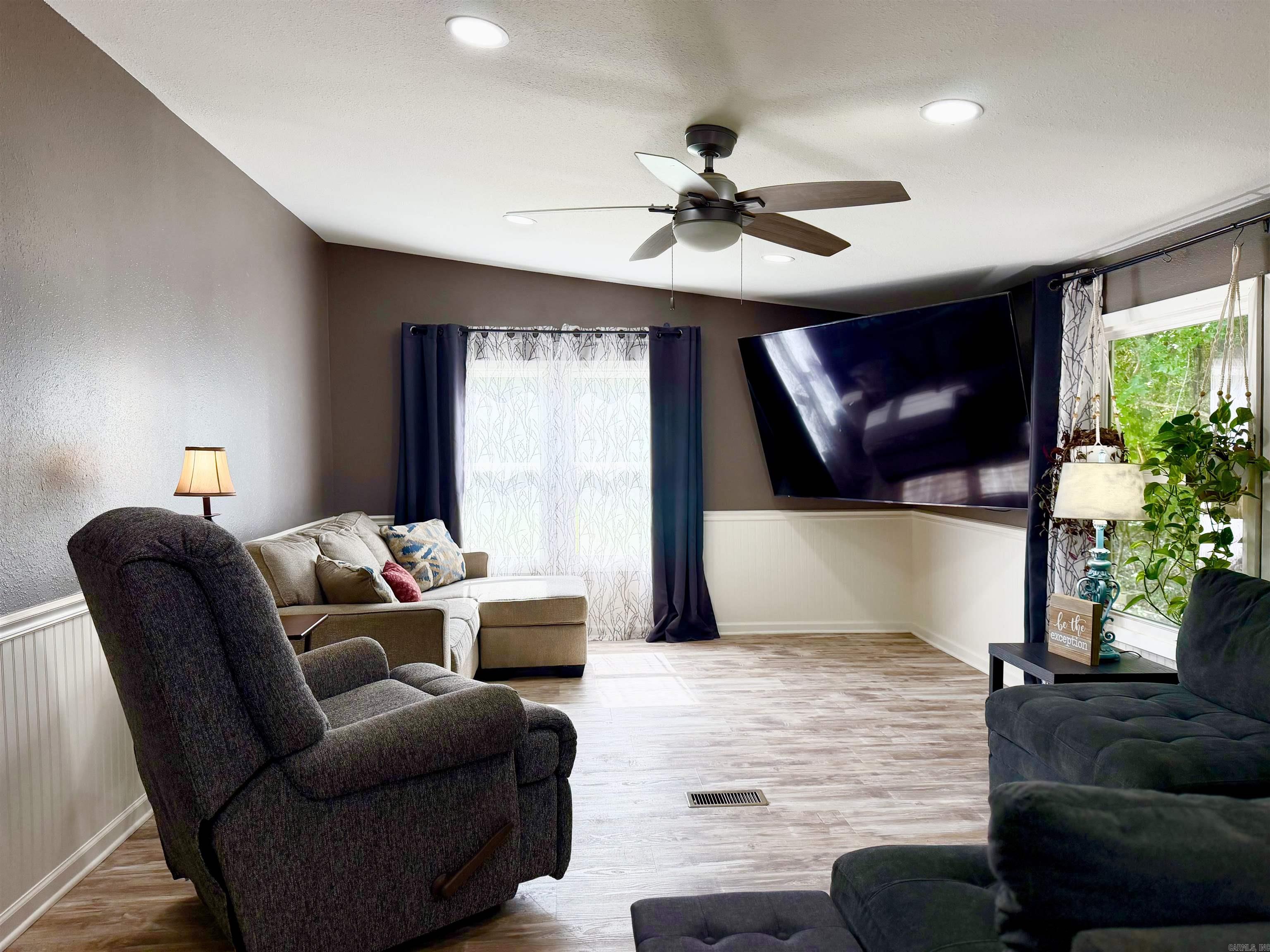 2358 Thunderbird Loop Property Photo 7