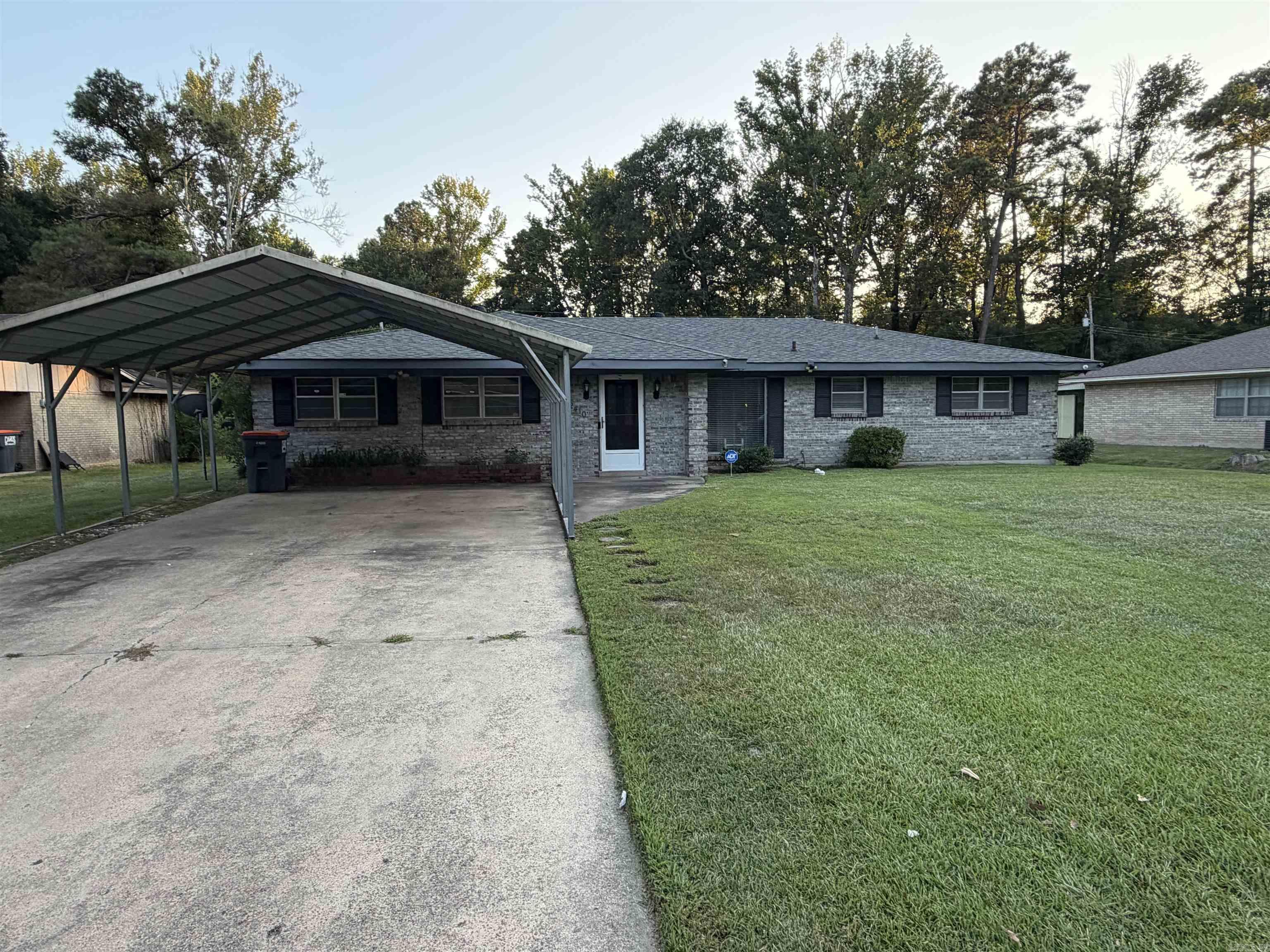 2410 Sheraton Park Property Photo 1