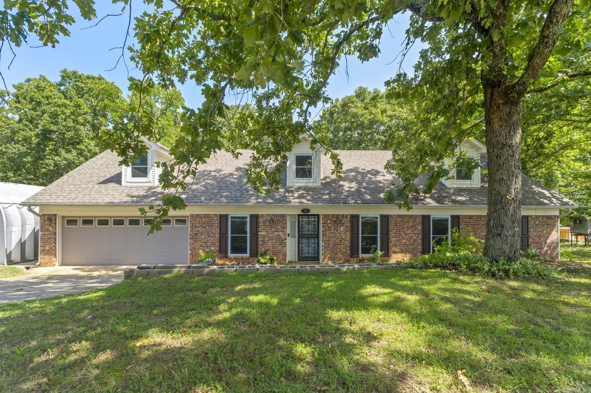 16 Forest Glades Circle
