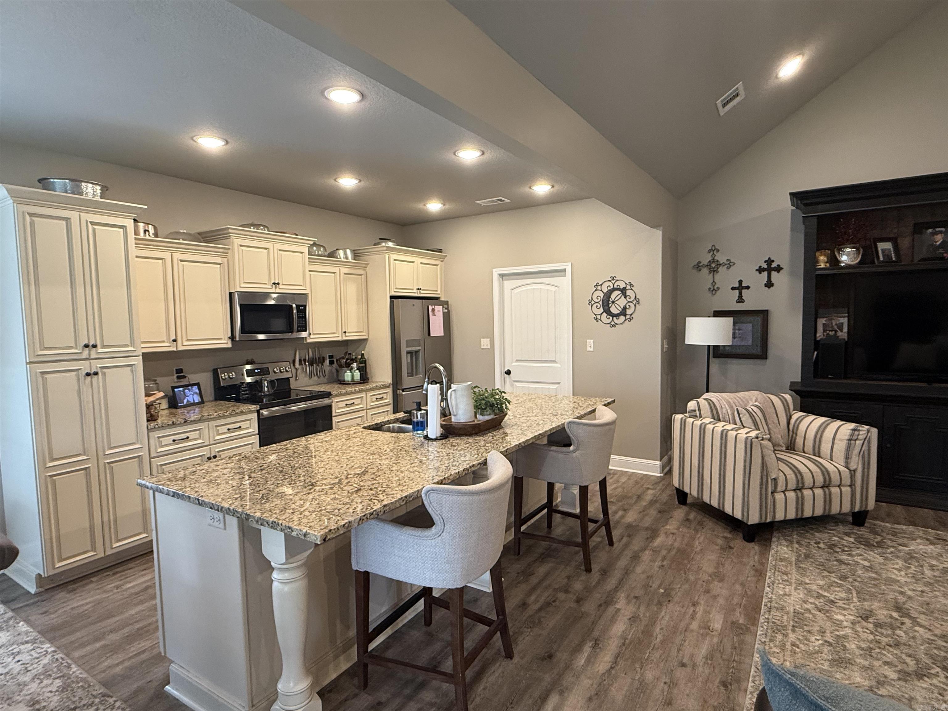 4341 Cypress Pointe Property Photo 6
