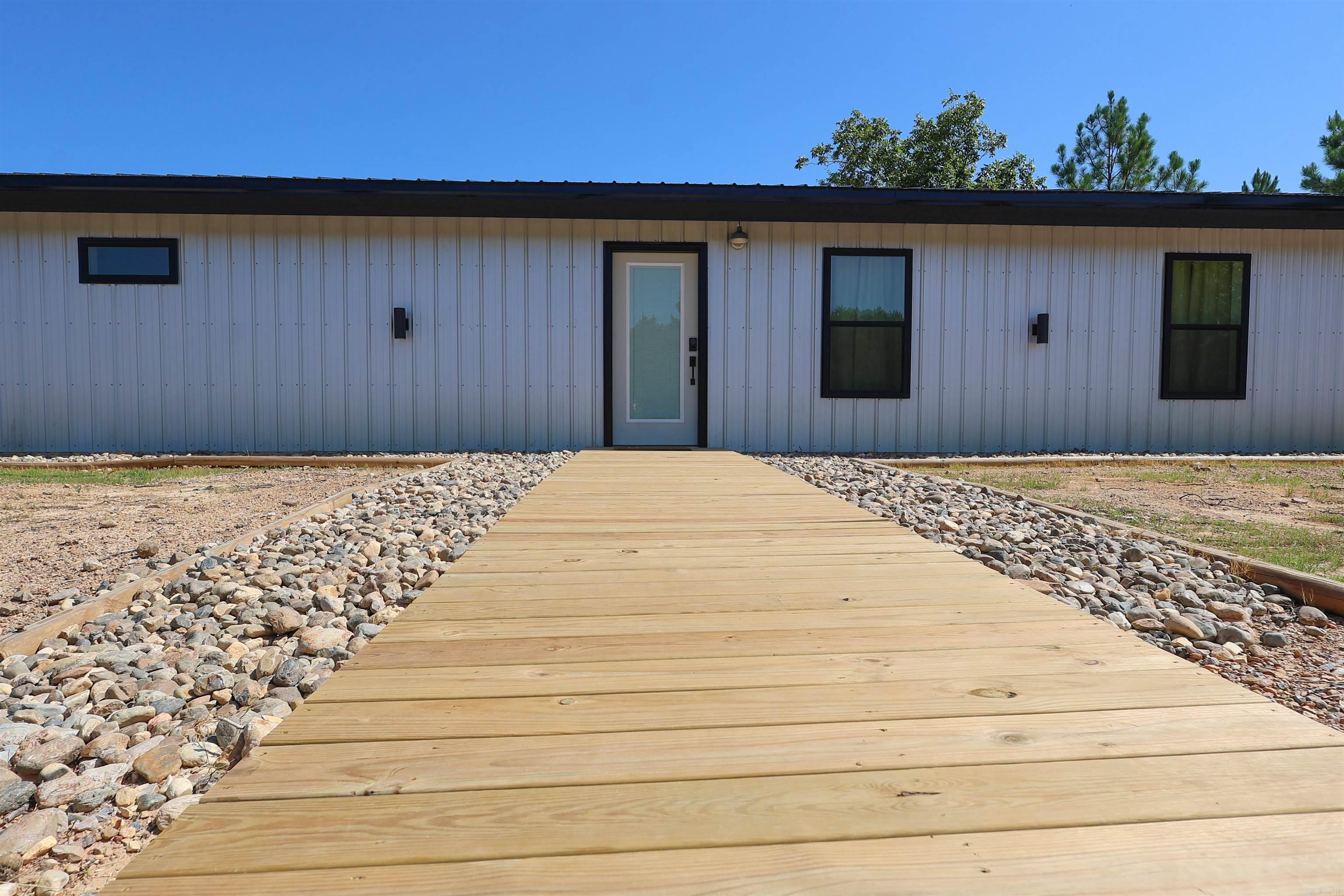 18 Remi Road Property Photo 2