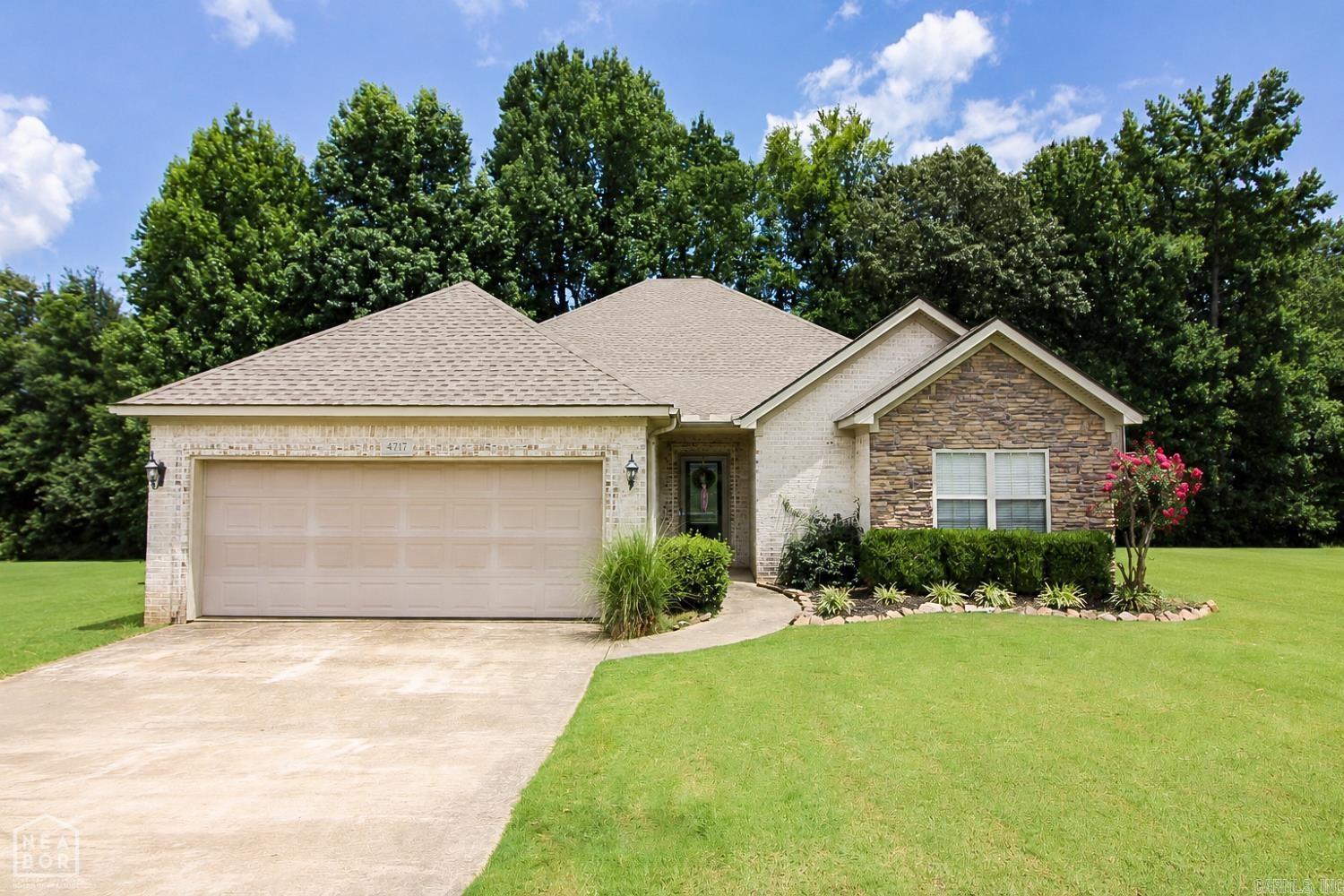 4717 Lochmoor Circle Property Photo 1