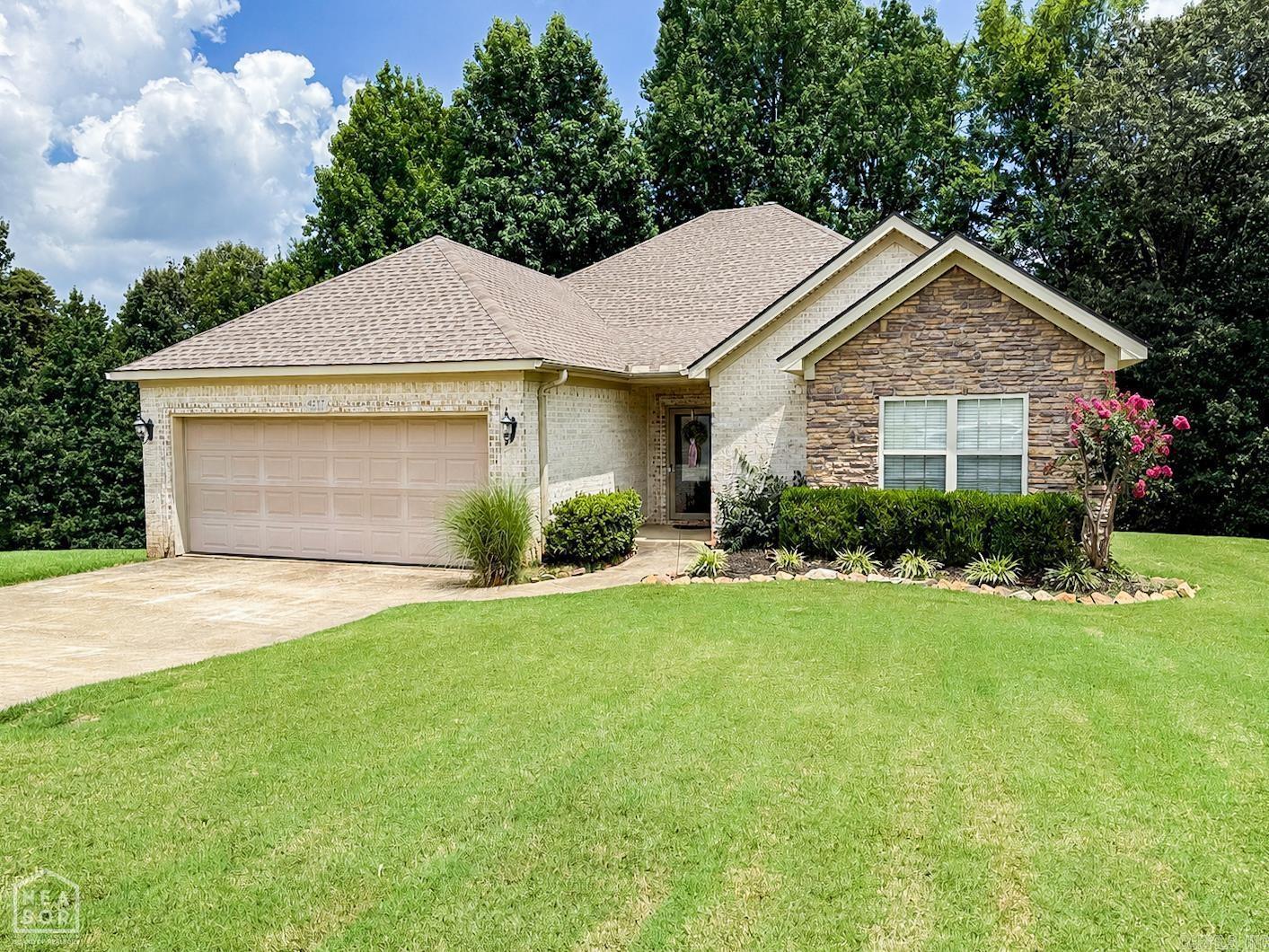 4717 Lochmoor Circle Property Photo 2