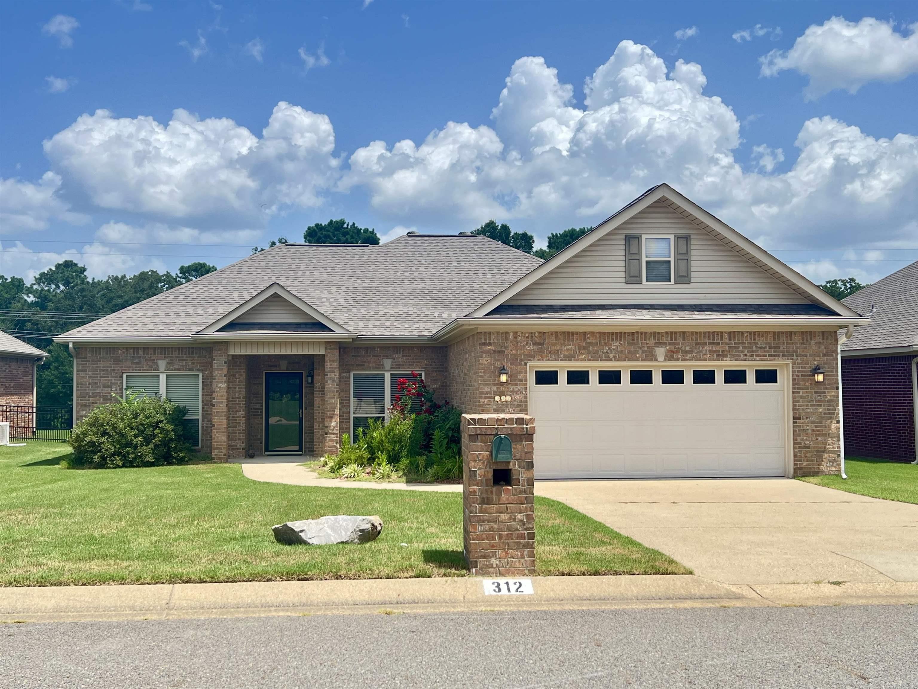 312 Willowbend Circle Property Photo 1