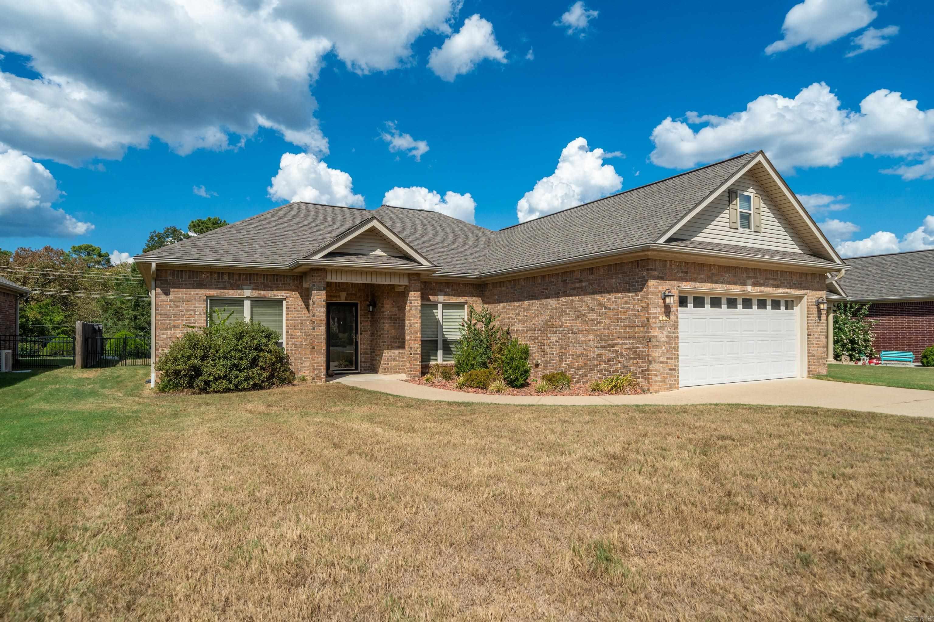 312 Willowbend Circle Property Photo 2