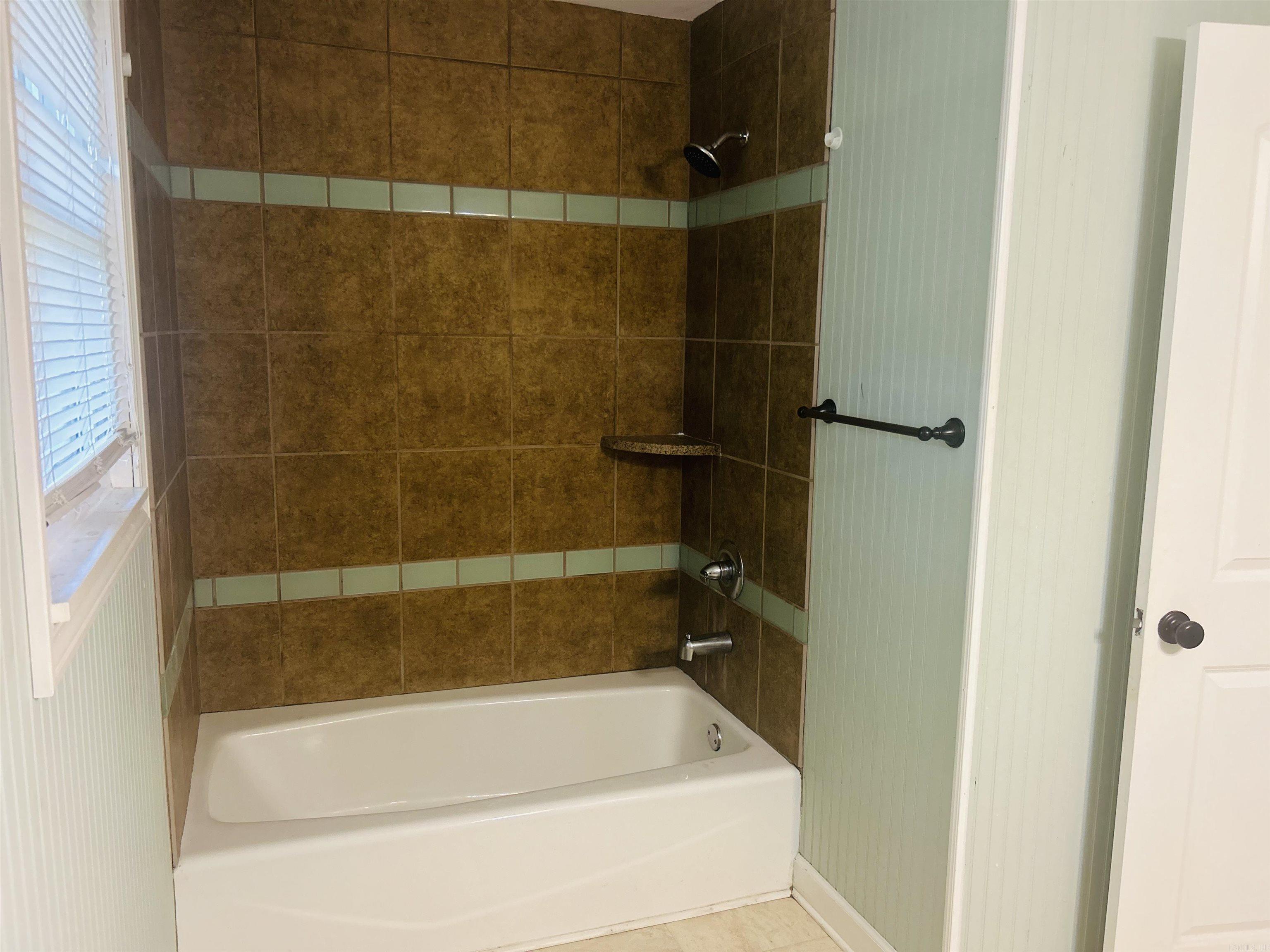 702 King Ave Property Photo 9