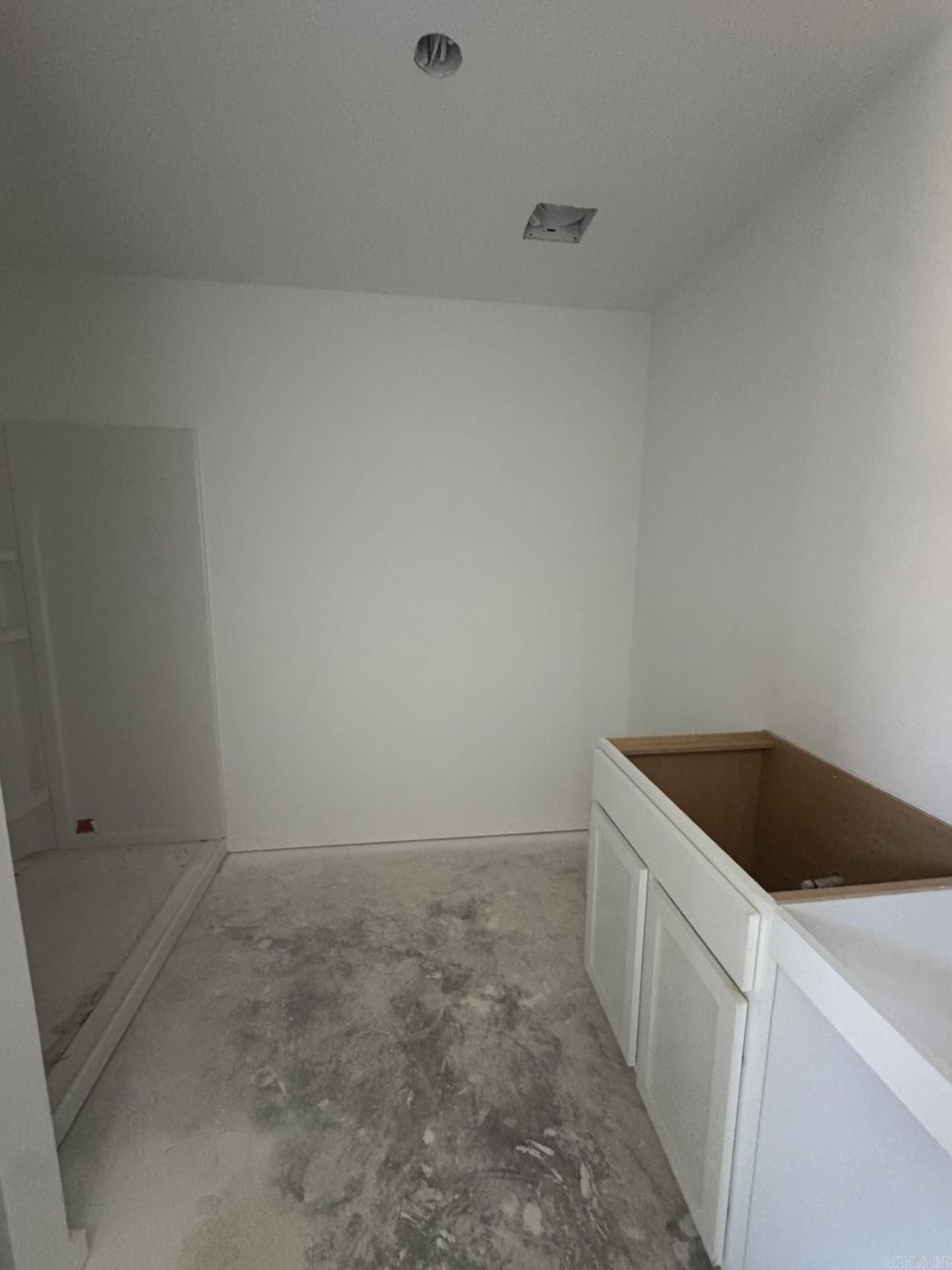 6096 Croft Avenue Property Photo 7