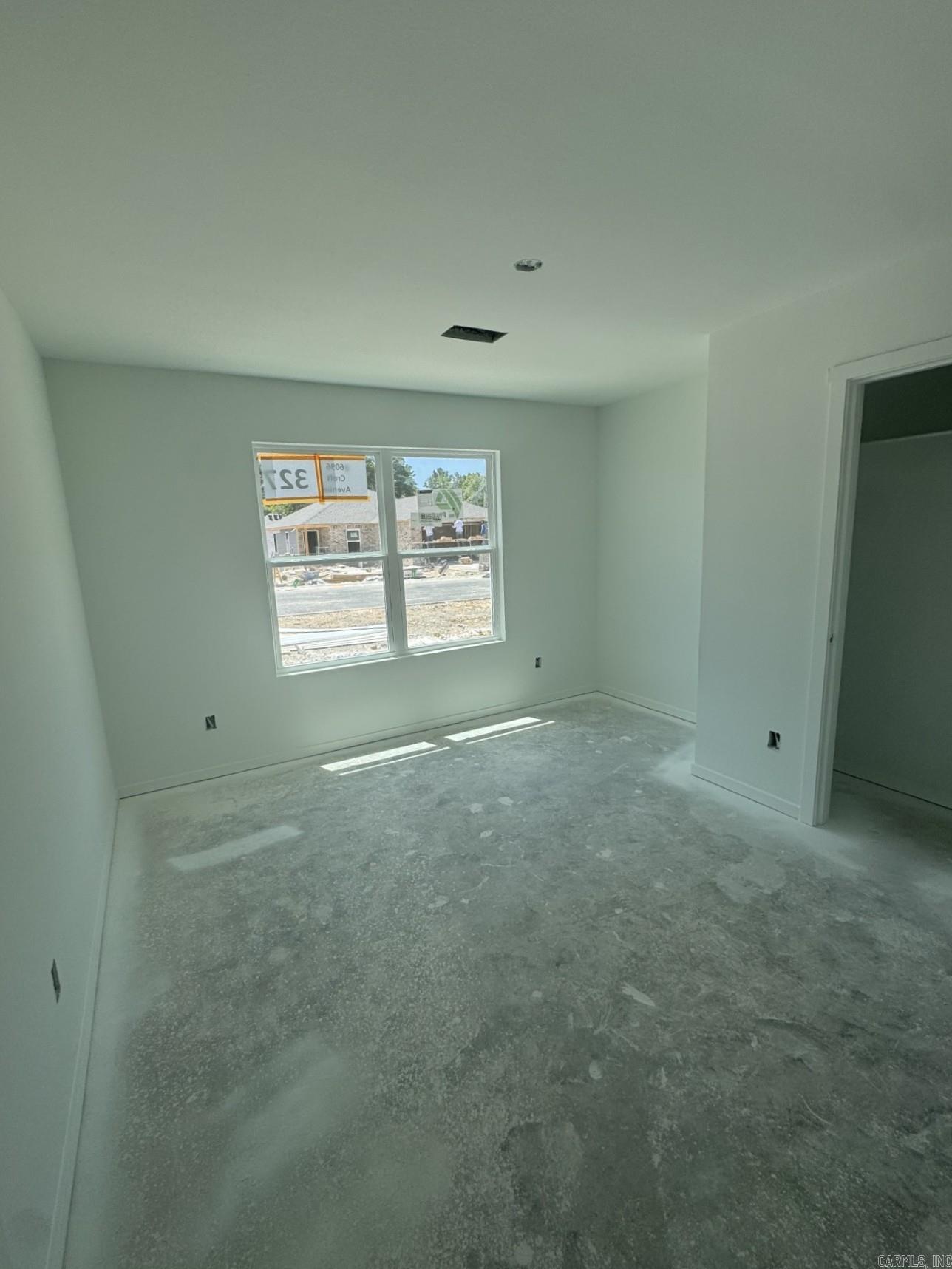 6096 Croft Avenue Property Photo 8