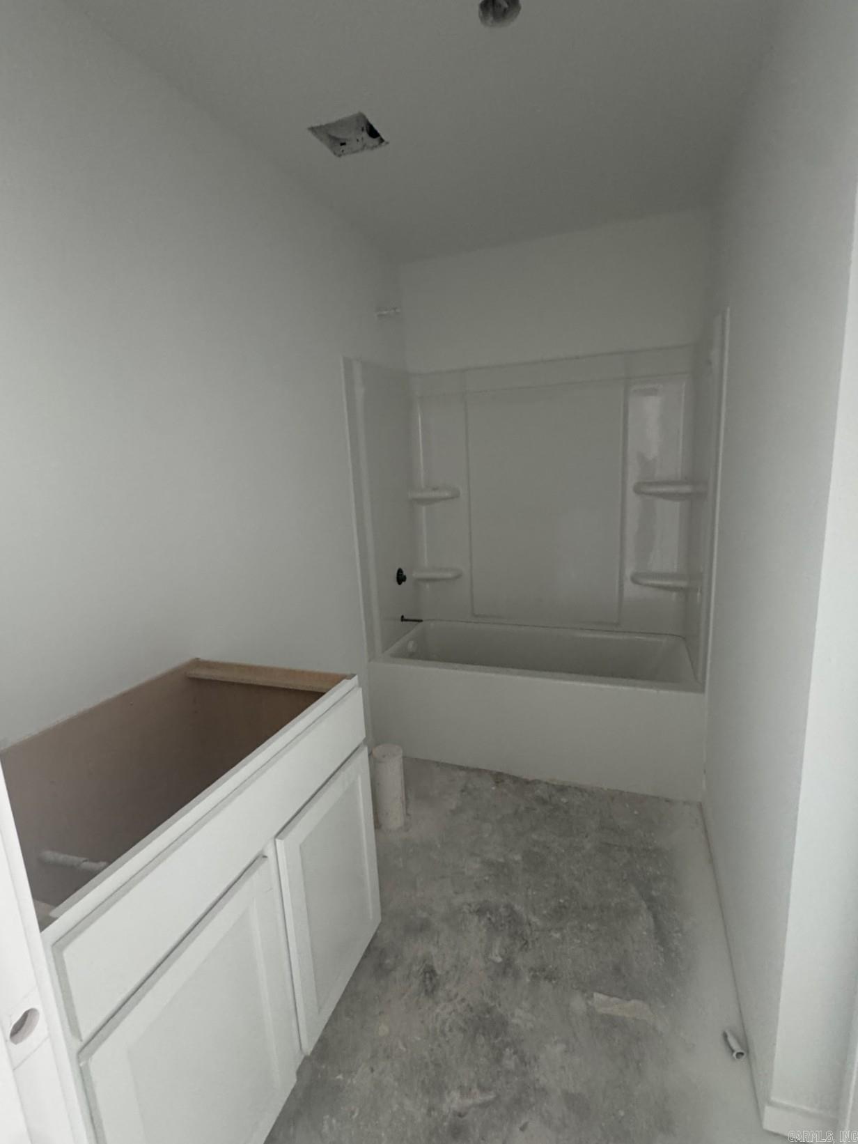 6096 Croft Avenue Property Photo 9