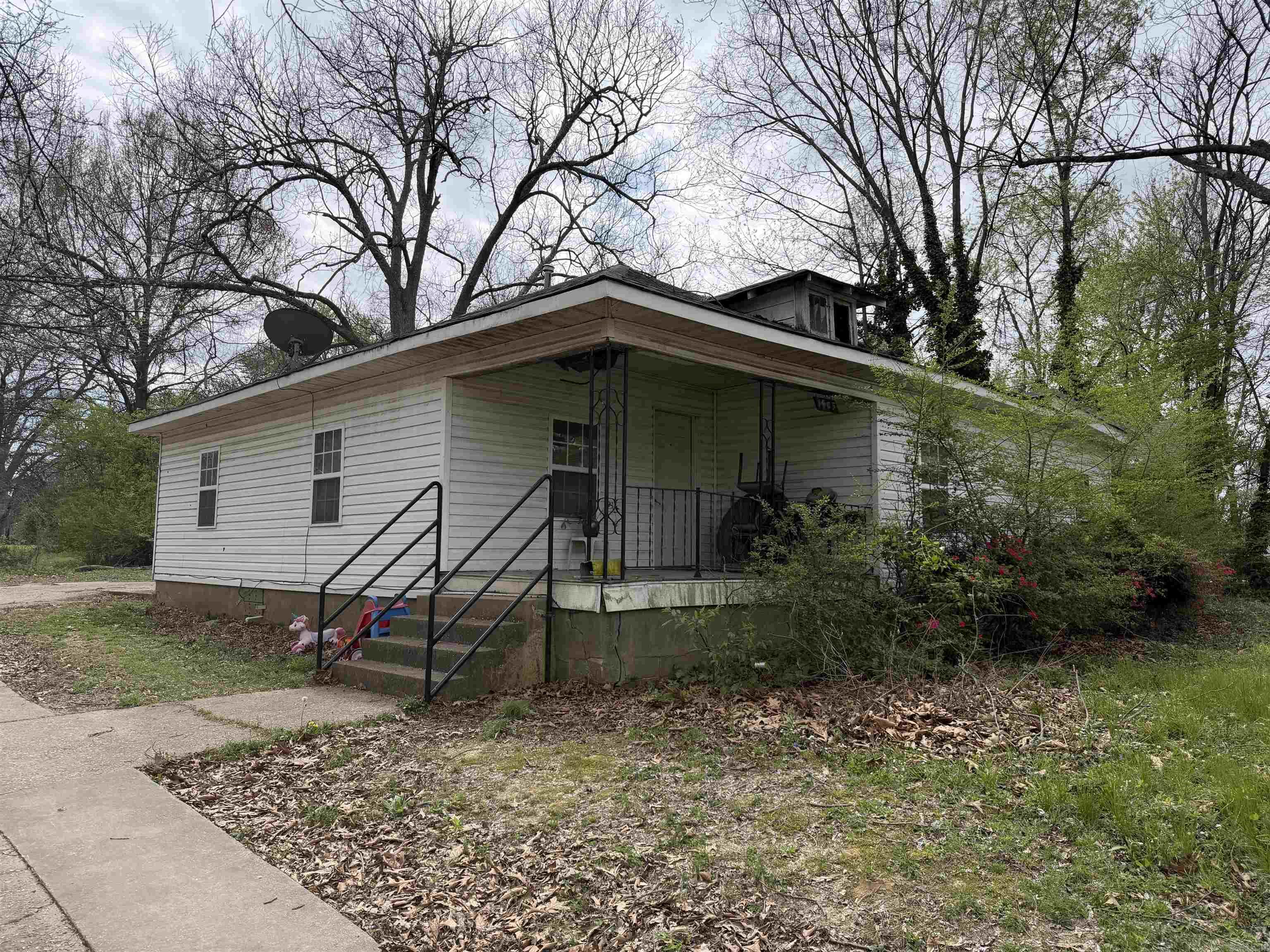 1405 W Washington Property Photo 1