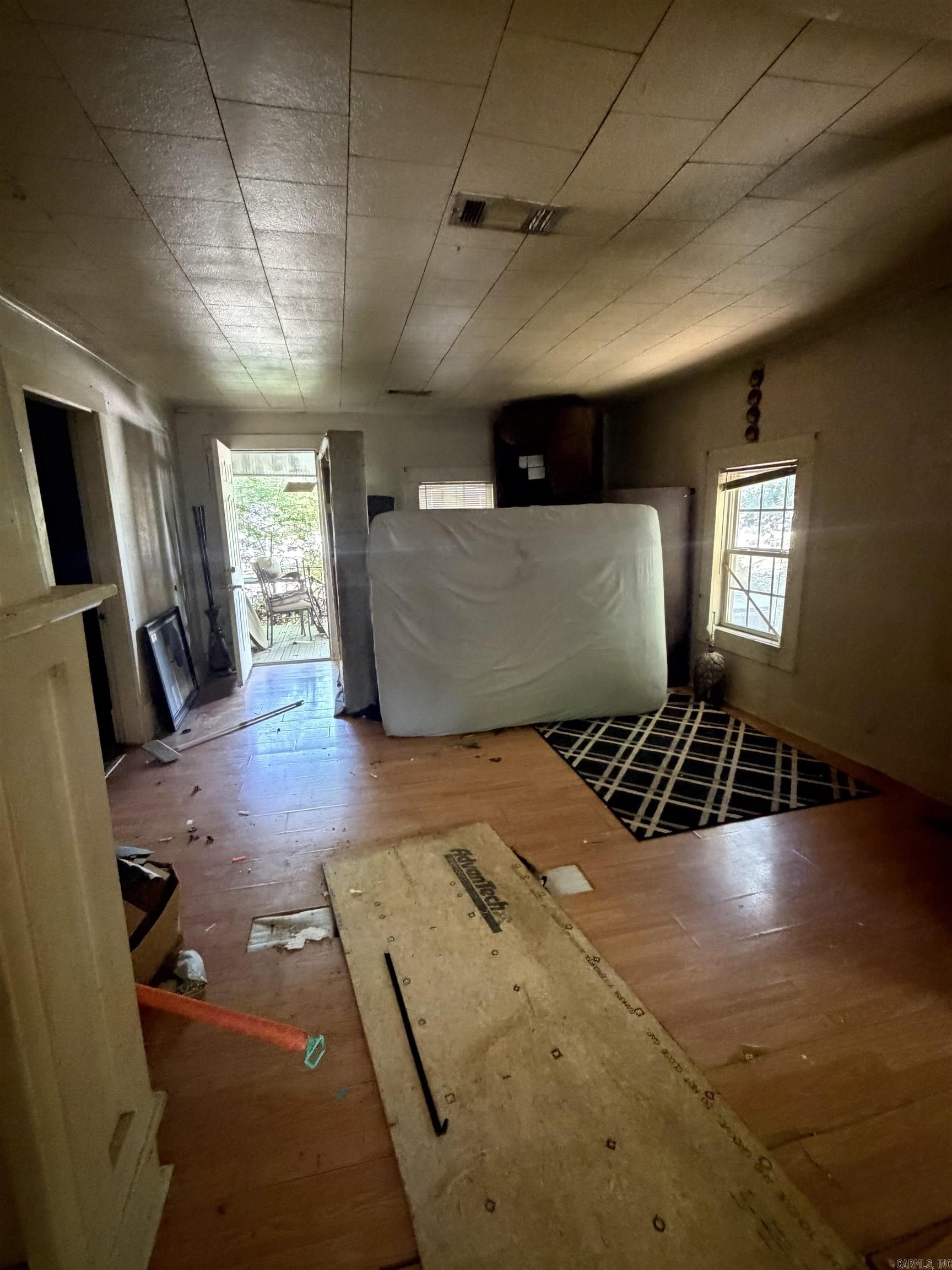 1405 W Washington Property Photo 5