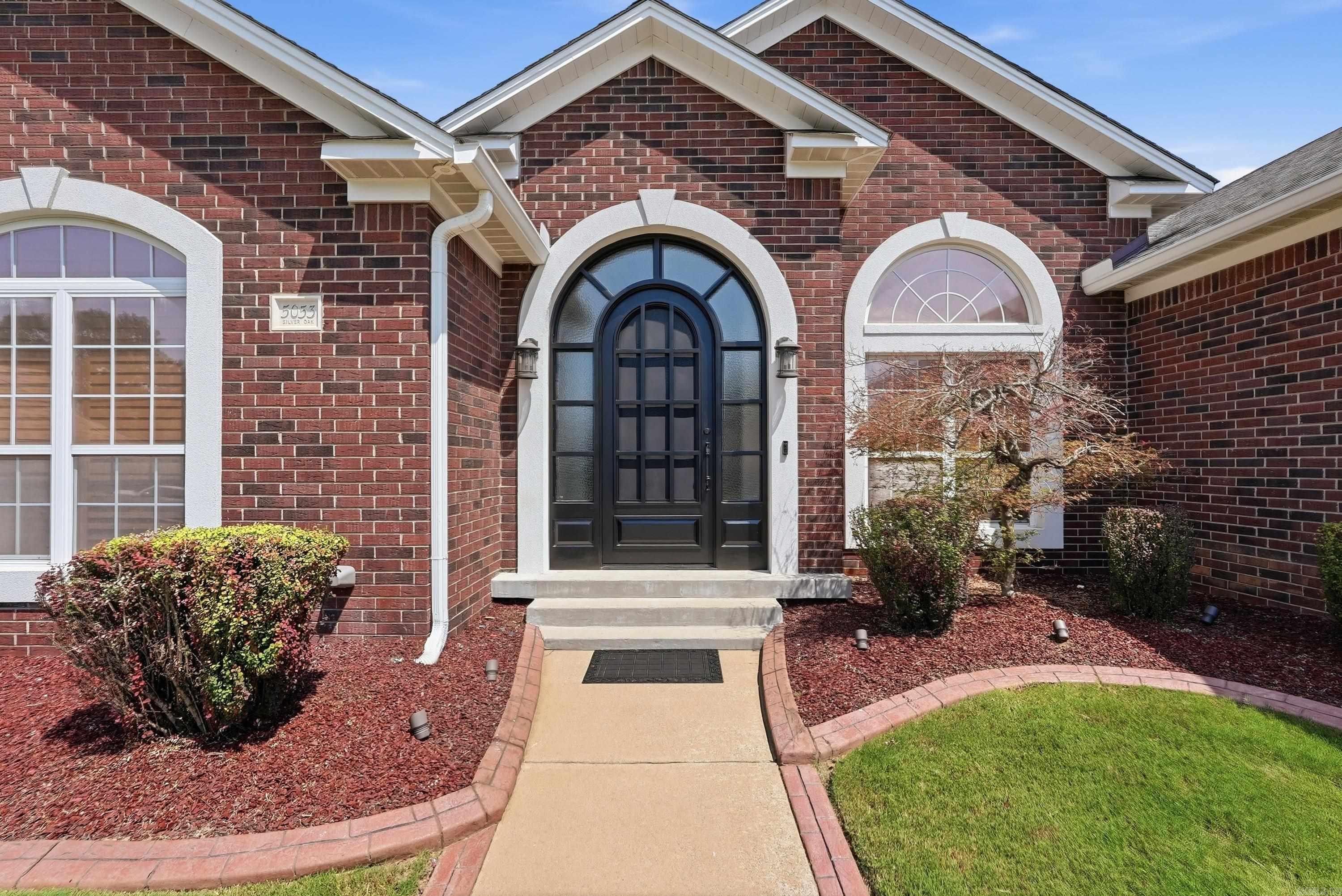 5053 Silver Oak Drive Property Photo 2
