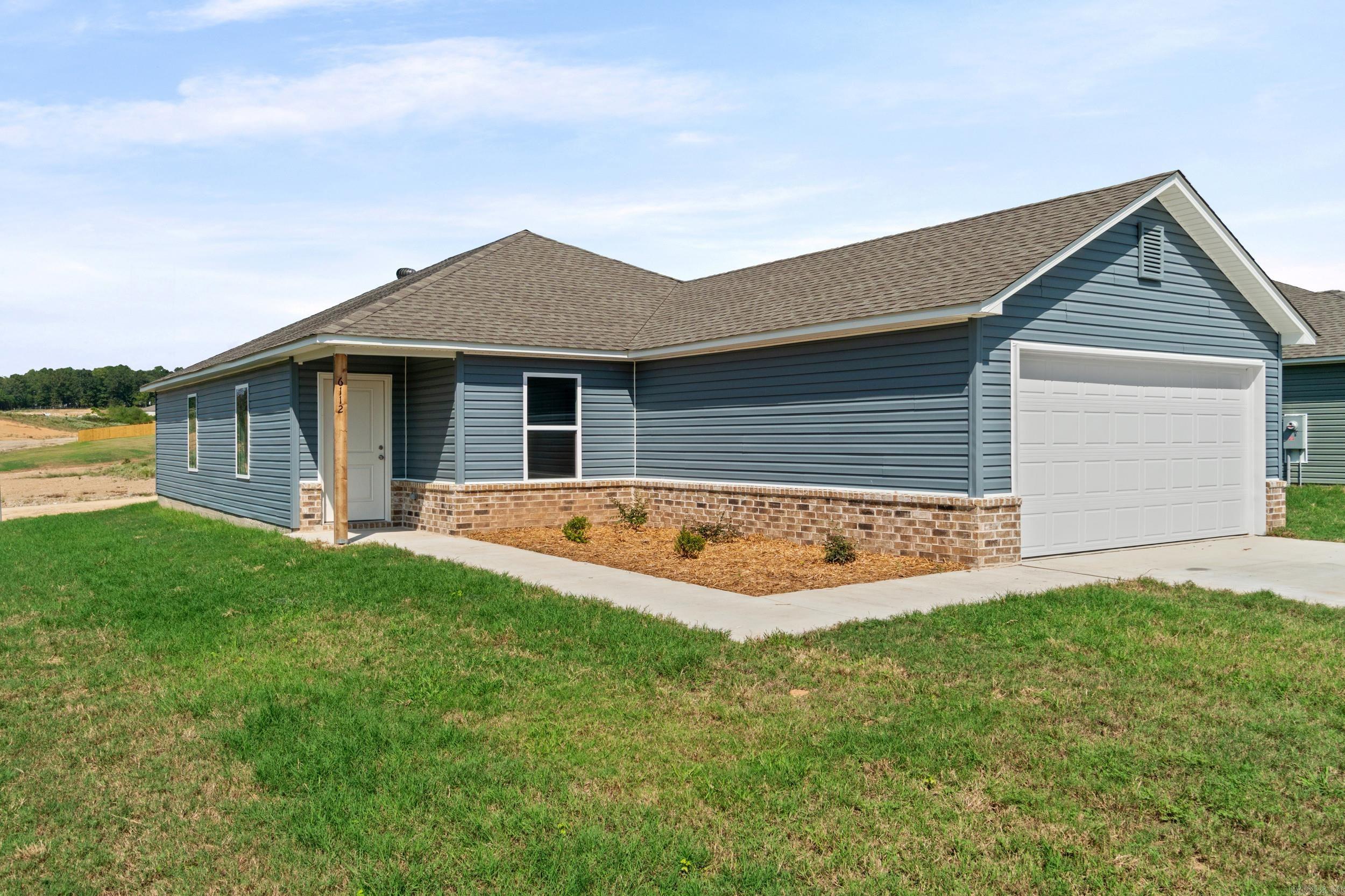 6112 Croft Avenue Property Photo 3